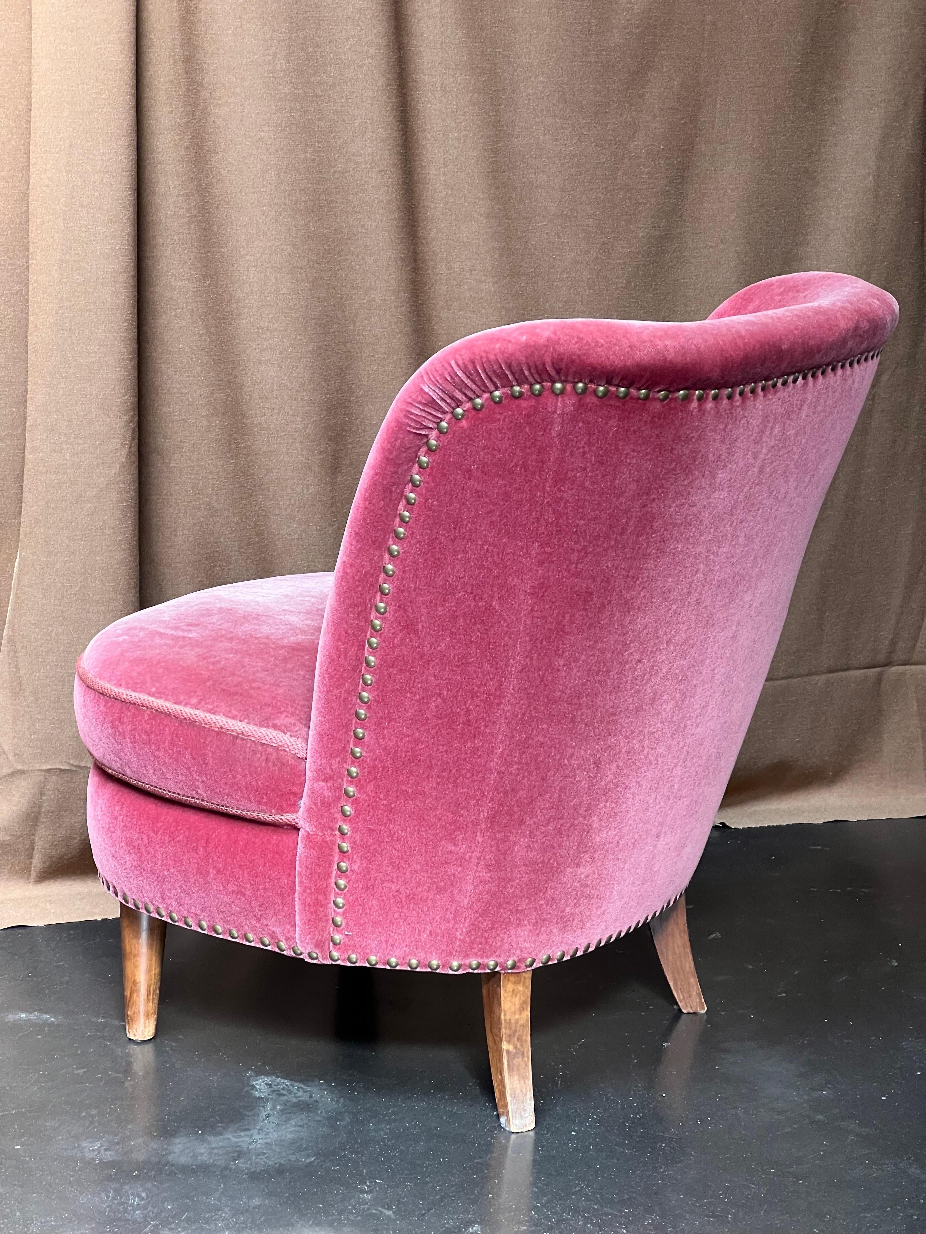 Mid-20th Century Swedish Grace Pink Mohair and Brass Nails Chauffeuse, Sweden, 1930s For Sale