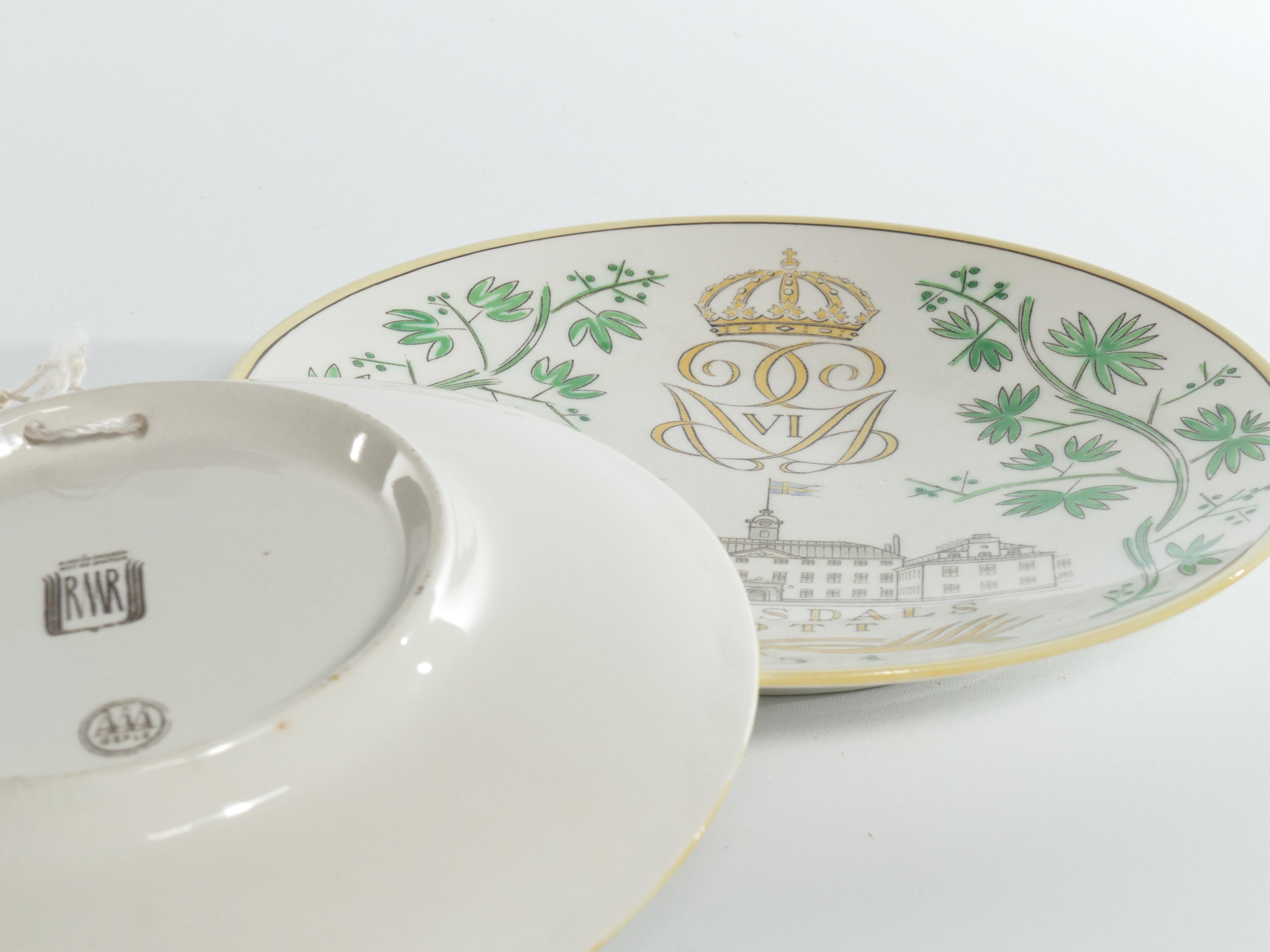 Swedish Grace Plates with Ulriksdal Palace in Yellow and Green by Gefle 1951 For Sale 2