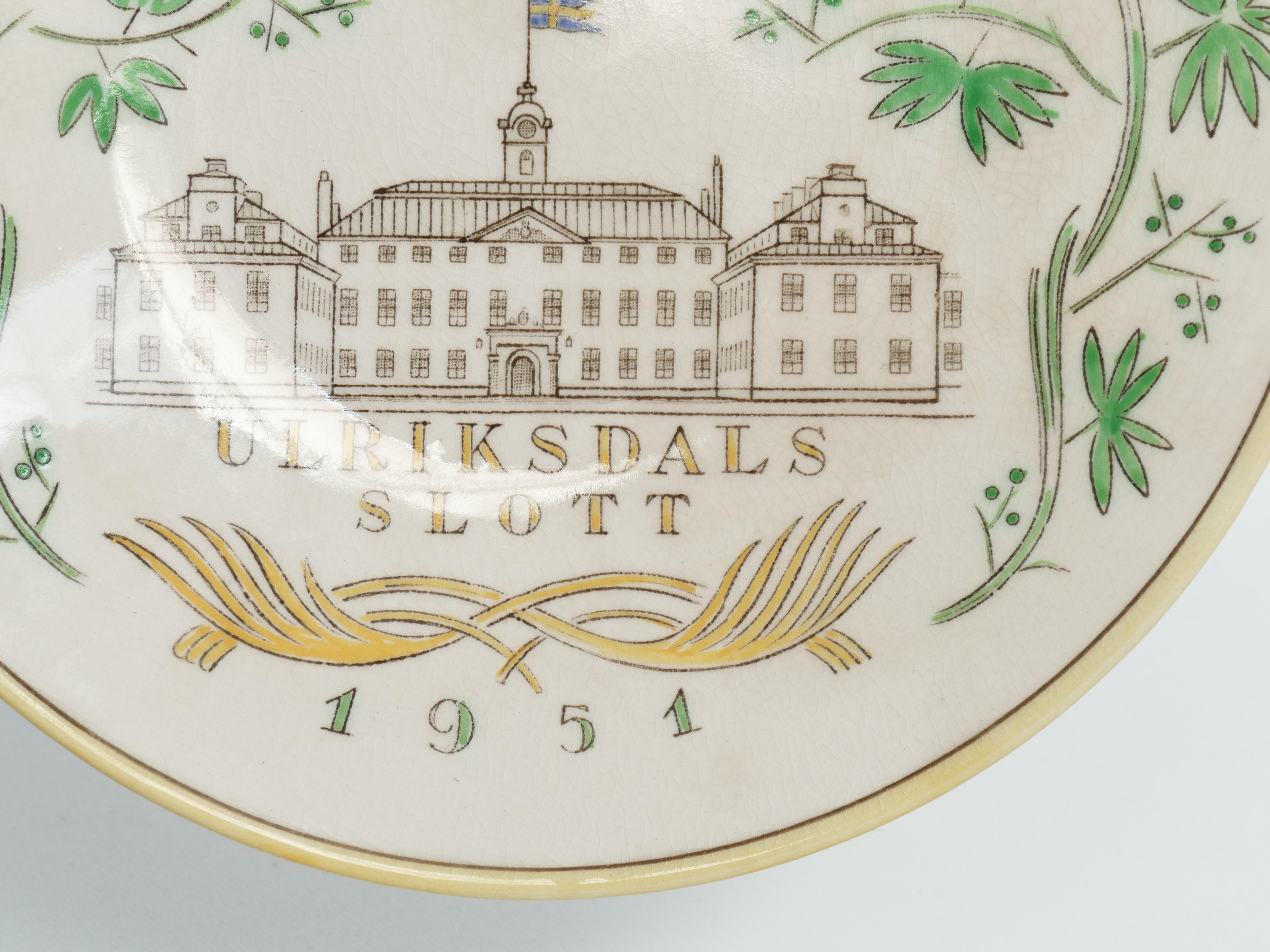 Swedish Grace Plates with Ulriksdal Palace in Yellow and Green by Gefle 1951 For Sale 6