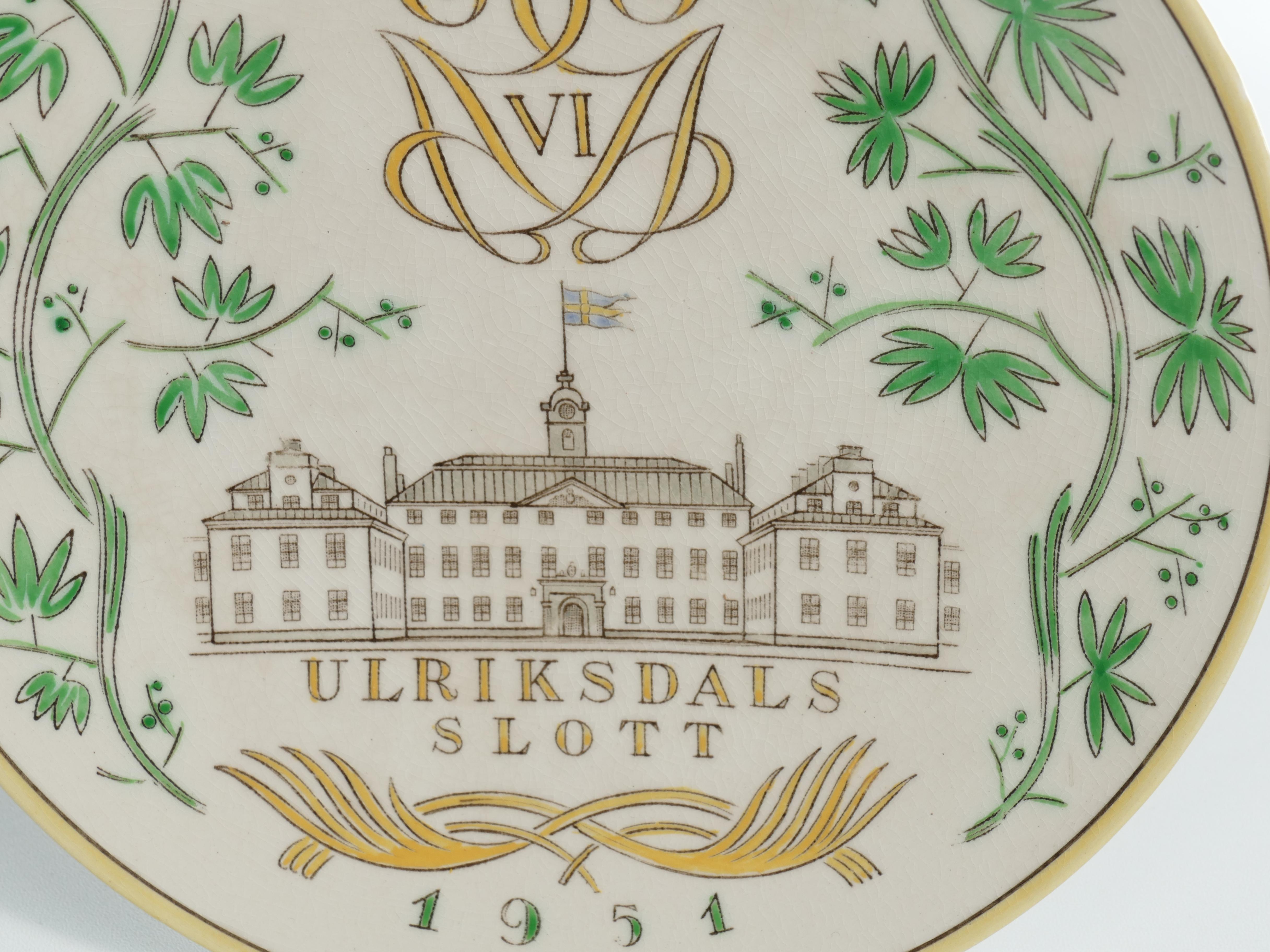 Mid-20th Century Swedish Grace Plates with Ulriksdal Palace in Yellow and Green by Gefle 1951 For Sale