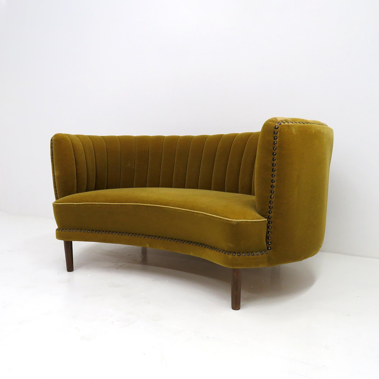 Swedish Grace Settee, 1940 In Good Condition In Los Angeles, CA