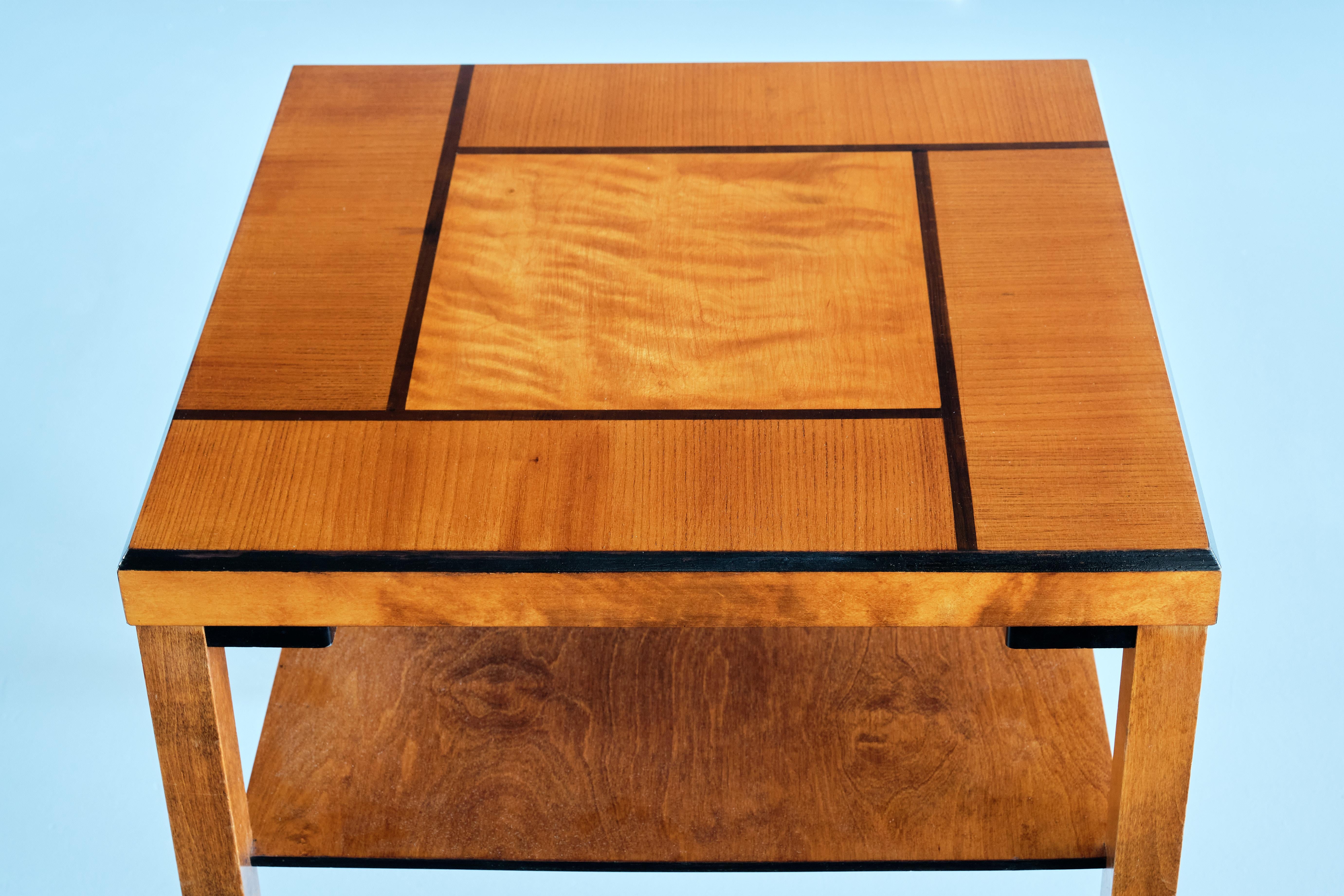 Swedish Grace Side Table in Elm and Birch Wood, Sweden, 1930s For Sale 1