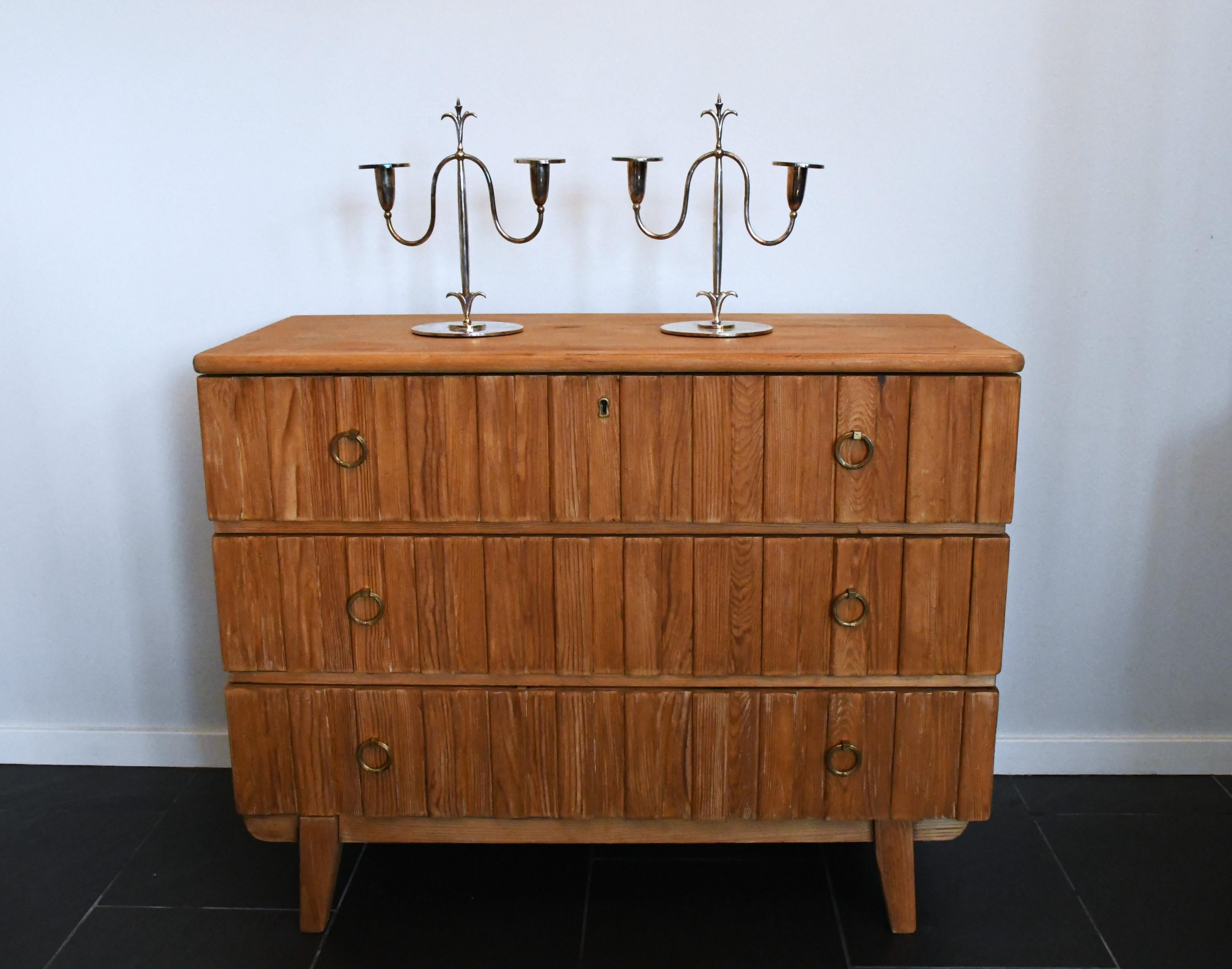 Placcato Candelabri svedesi Grace placcati in argento di Elis Bergh per C.G. Hallberg, anni '20 in vendita