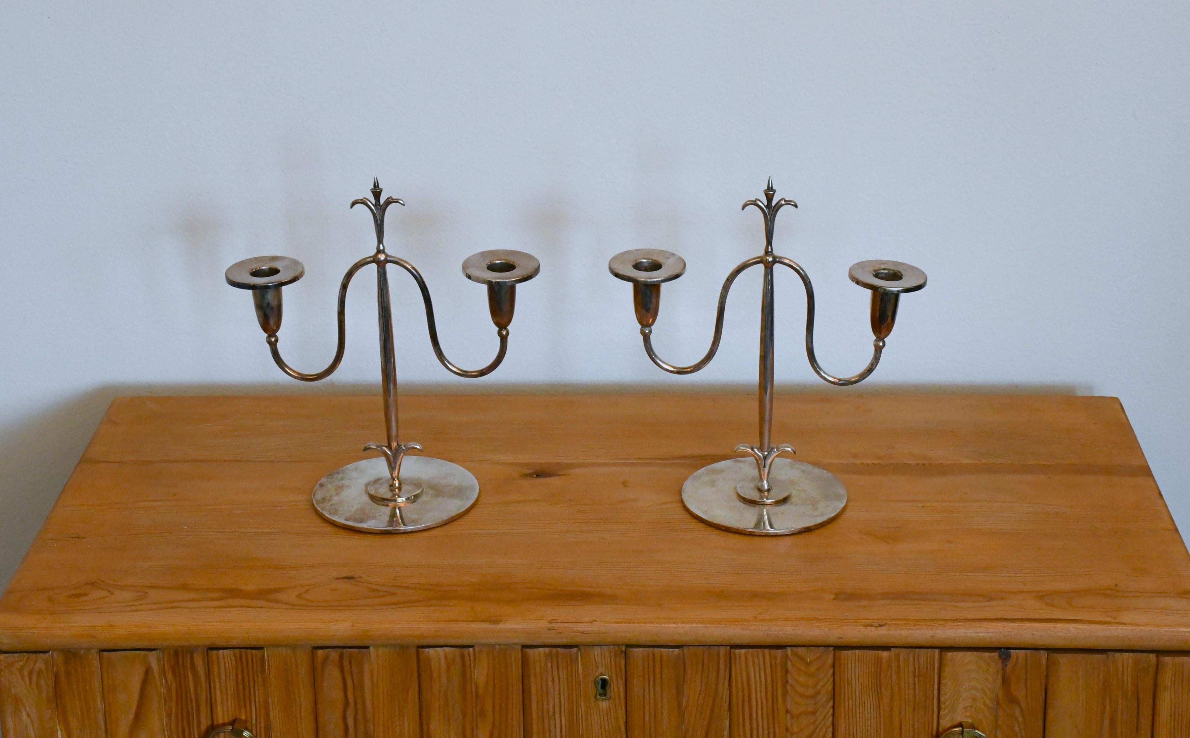 Candelabri svedesi Grace placcati in argento di Elis Bergh per C.G. Hallberg, anni '20 In condizioni buone in vendita a Värmdö, SE