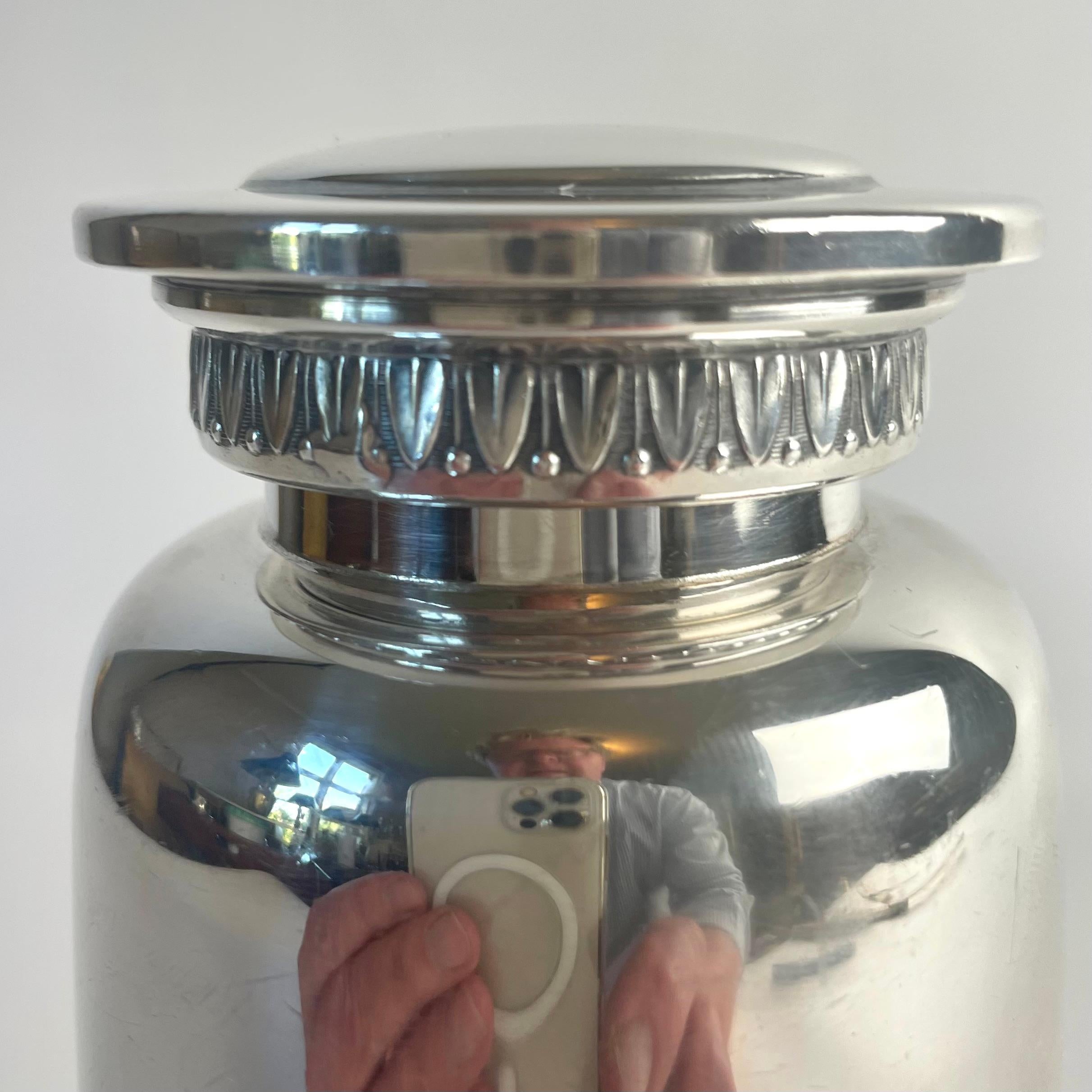 Shaker à cocktail Swedish Grace en métal argenté par C.G. Hallbergs, Suède, années 1930 en vente 7
