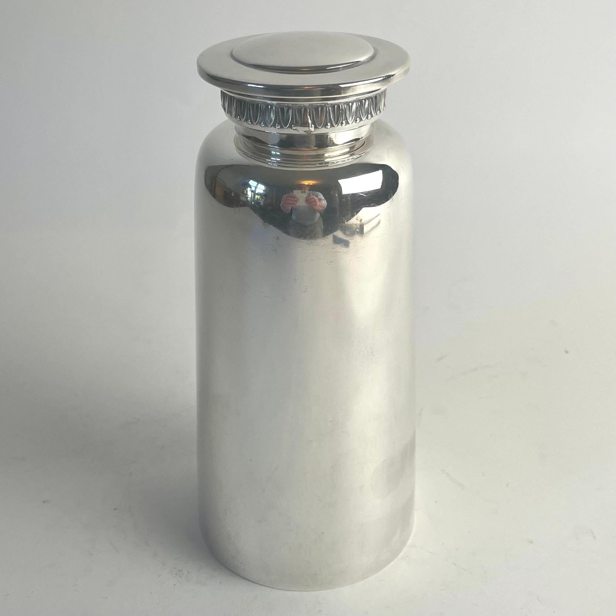 Art déco Shaker à cocktail Swedish Grace en métal argenté par C.G. Hallbergs, Suède, années 1930 en vente