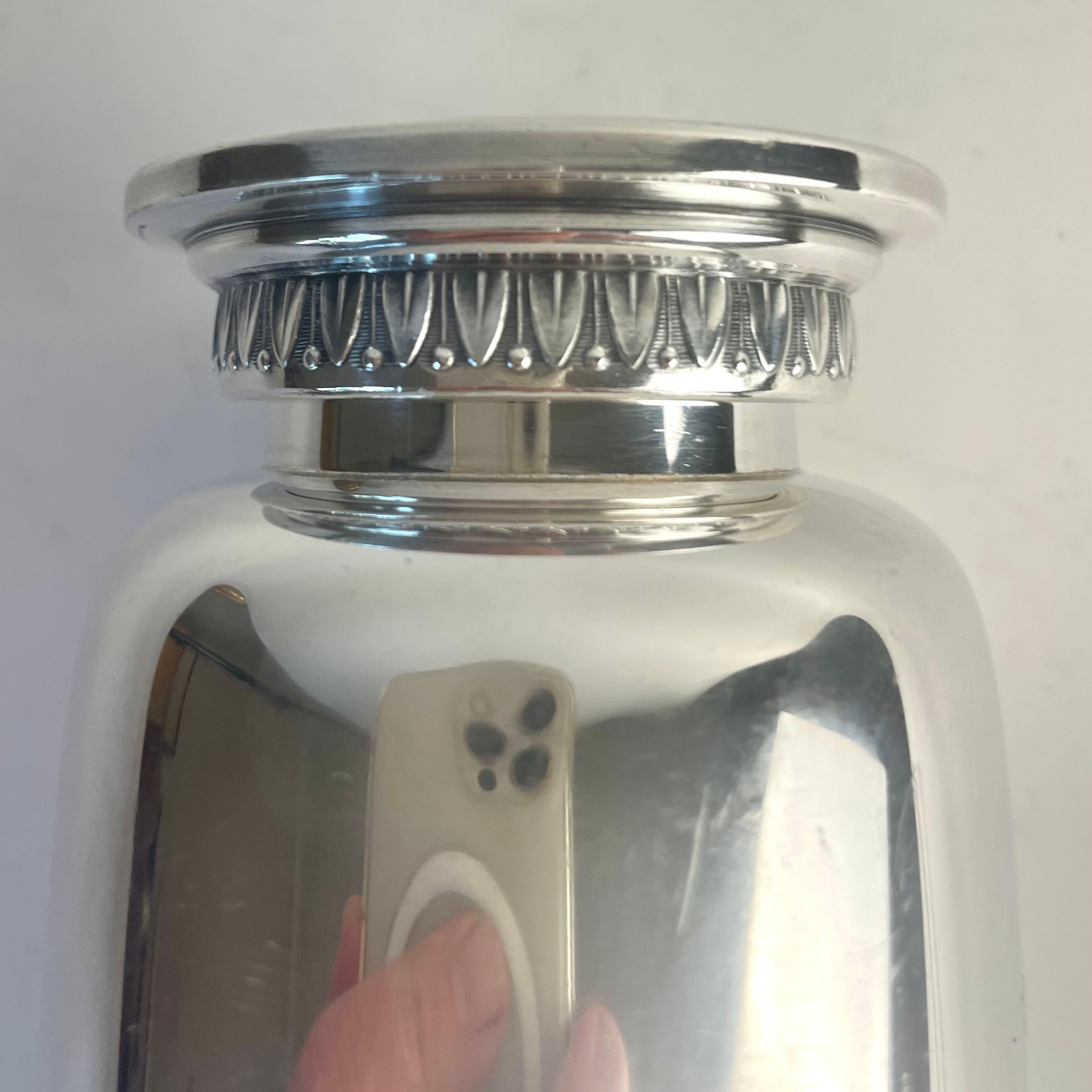 Shaker à cocktail Swedish Grace en métal argenté par C.G. Hallbergs, Suède, années 1930 Bon état - En vente à Knivsta, SE