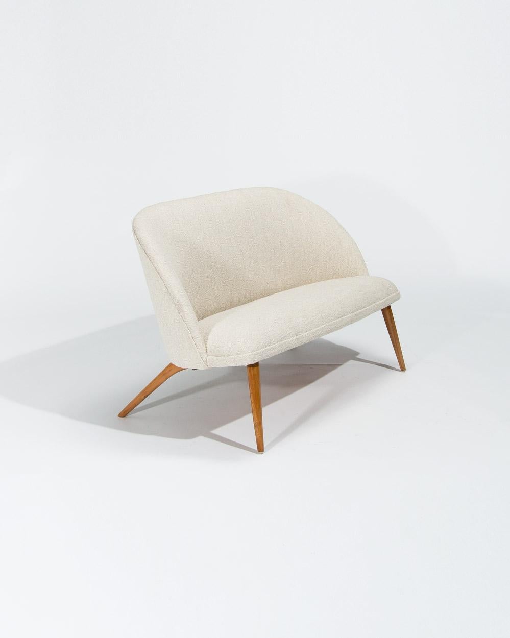 This elegant 1940’s sofa is a beautiful example of Swedish Grace design, blending simplicity with refined craftsmanship. Its unique silhouette features elongated, slightly angled elm legs that extend outward, giving the piece a distinctive