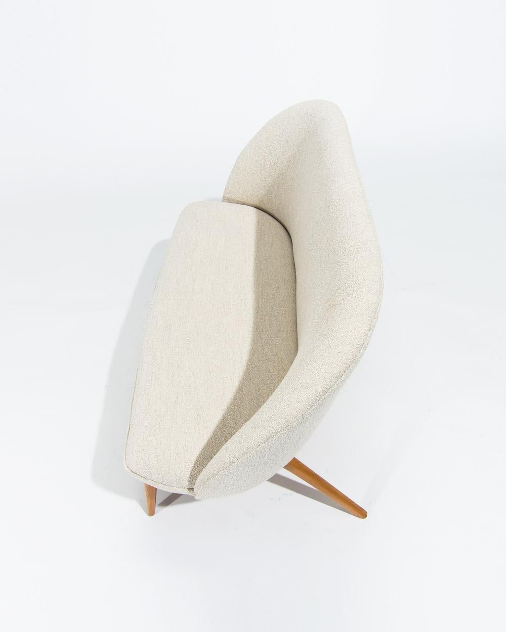 Bouclé Swedish Grace Sofa Love Seat in Cream Boucle, Mid Century Design 1940's For Sale