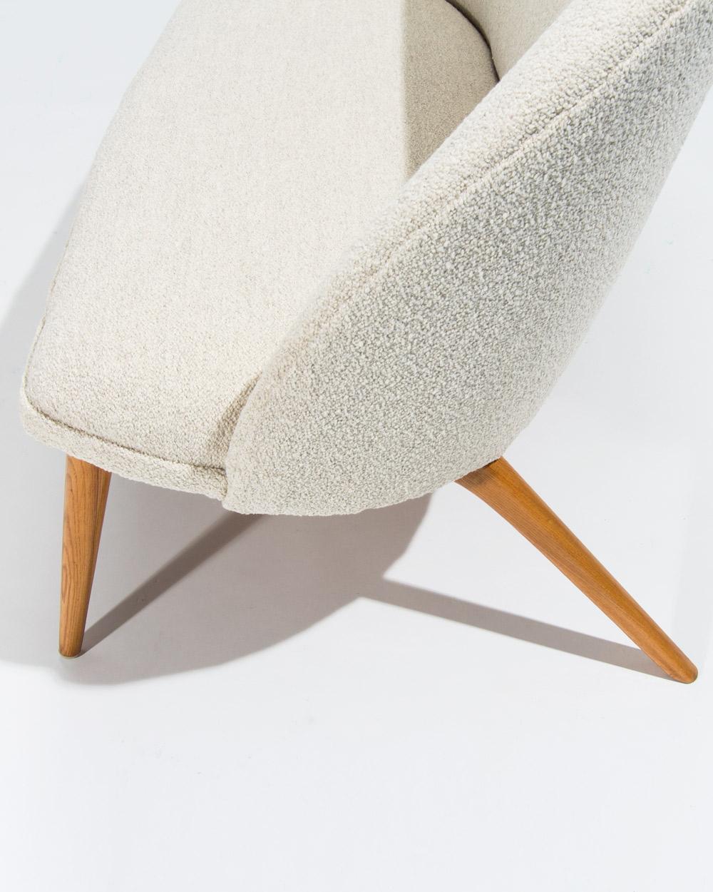 Swedish Grace Sofa Love Seat in Cream Boucle, Mid Century Design 1940's For Sale 1