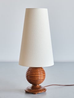 Lampe de table suédoise Grace en forme de sphère en bois de bouleau roseau, Suède, années 1930