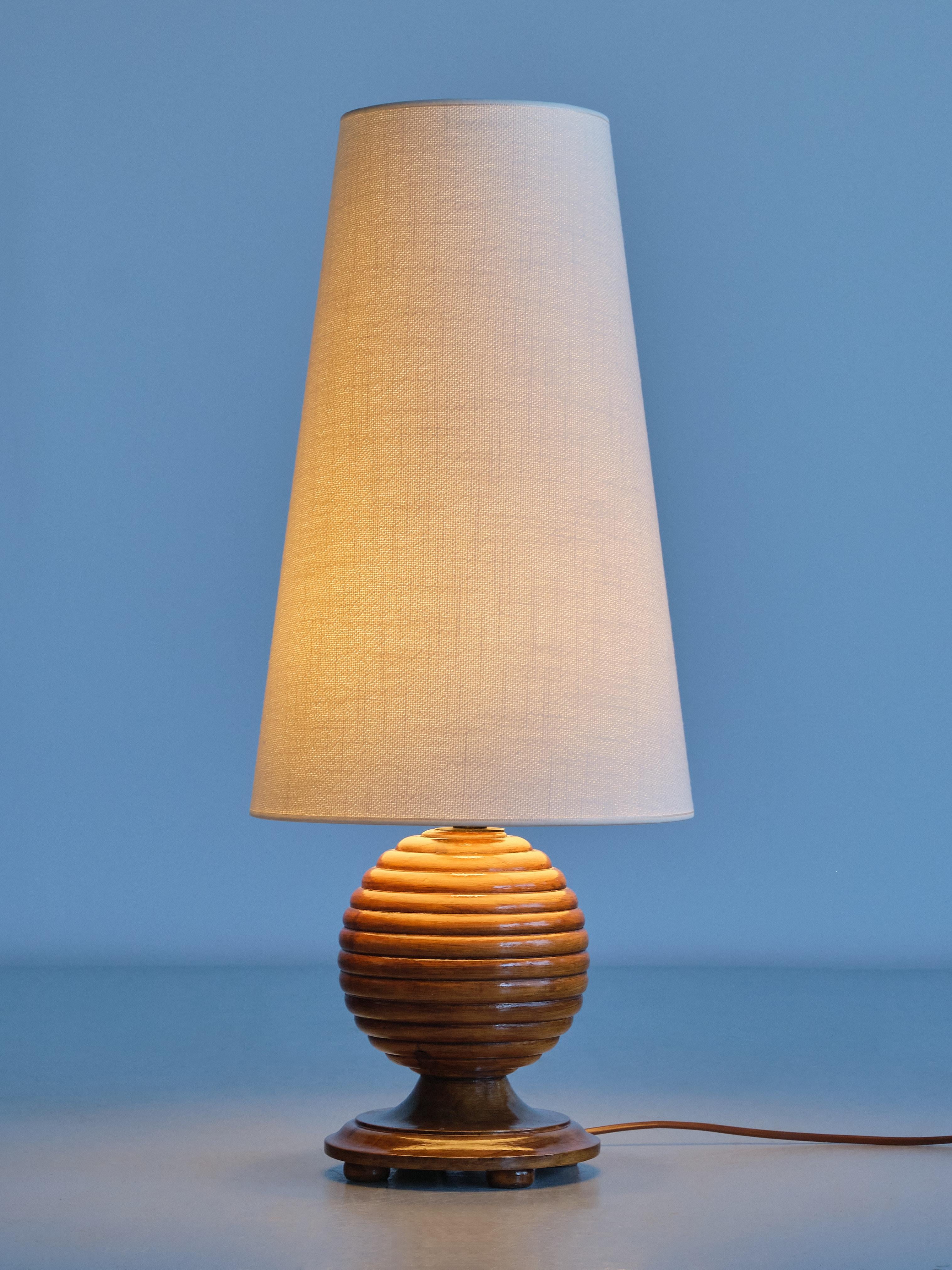 Swedish Grace Sphere Shaped Table Lamp in Reeded Birch Wood, Sweden, 1930s In Good Condition In The Hague, NL