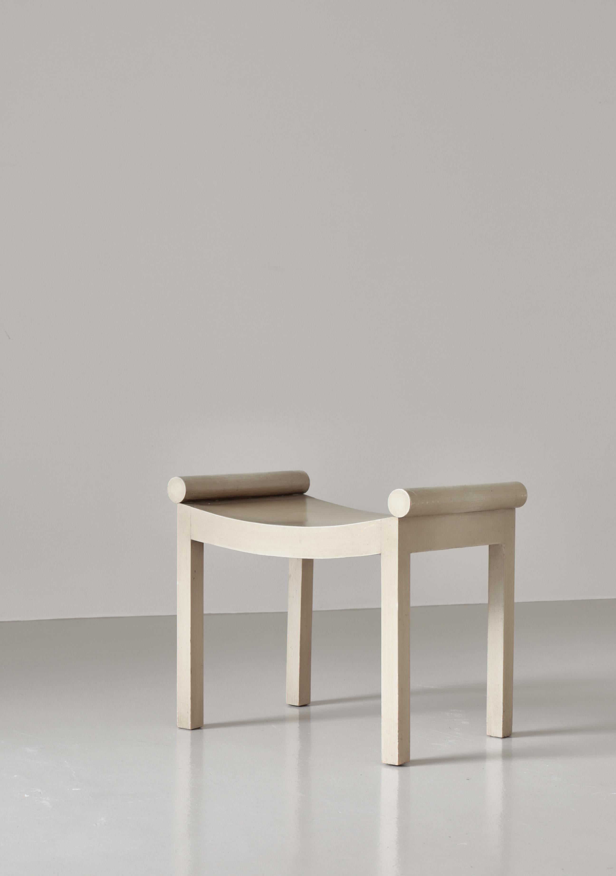 Taburete sueco Grace de madera de abedul lacada en blanco, Suecia, años 30 Art Decó en venta
