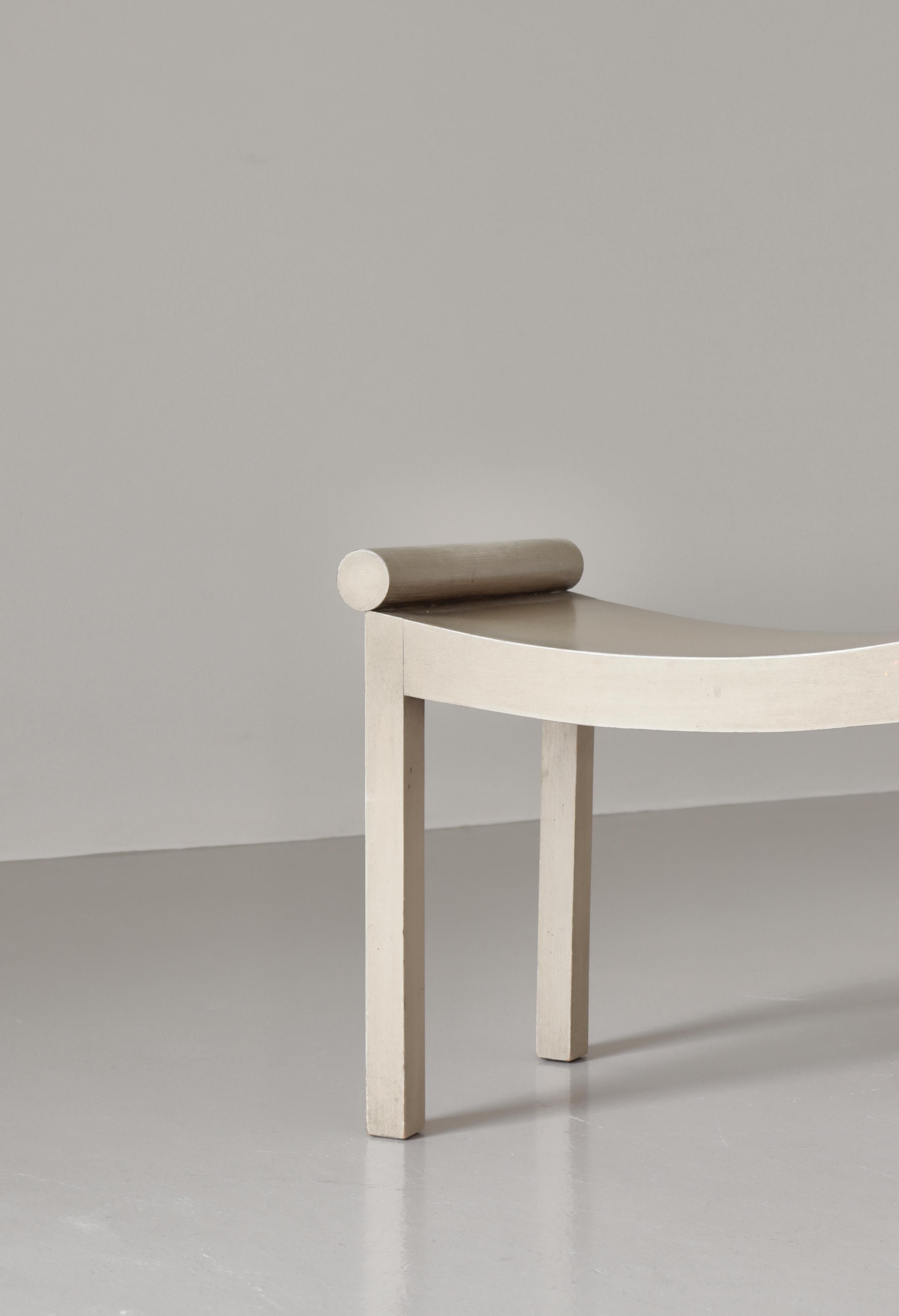 Taburete sueco Grace de madera de abedul lacada en blanco, Suecia, años 30 en venta 2