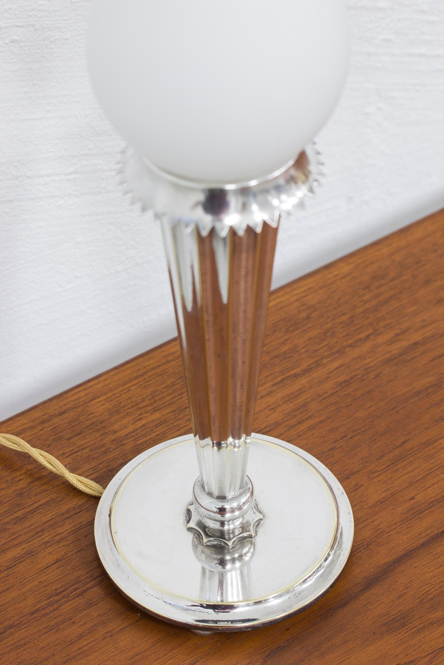 Swedish Grace Table Lamp 6853 by Harald Elof Notini for Böhlmarks, Sweden 1920s In Good Condition For Sale In Hägersten, SE