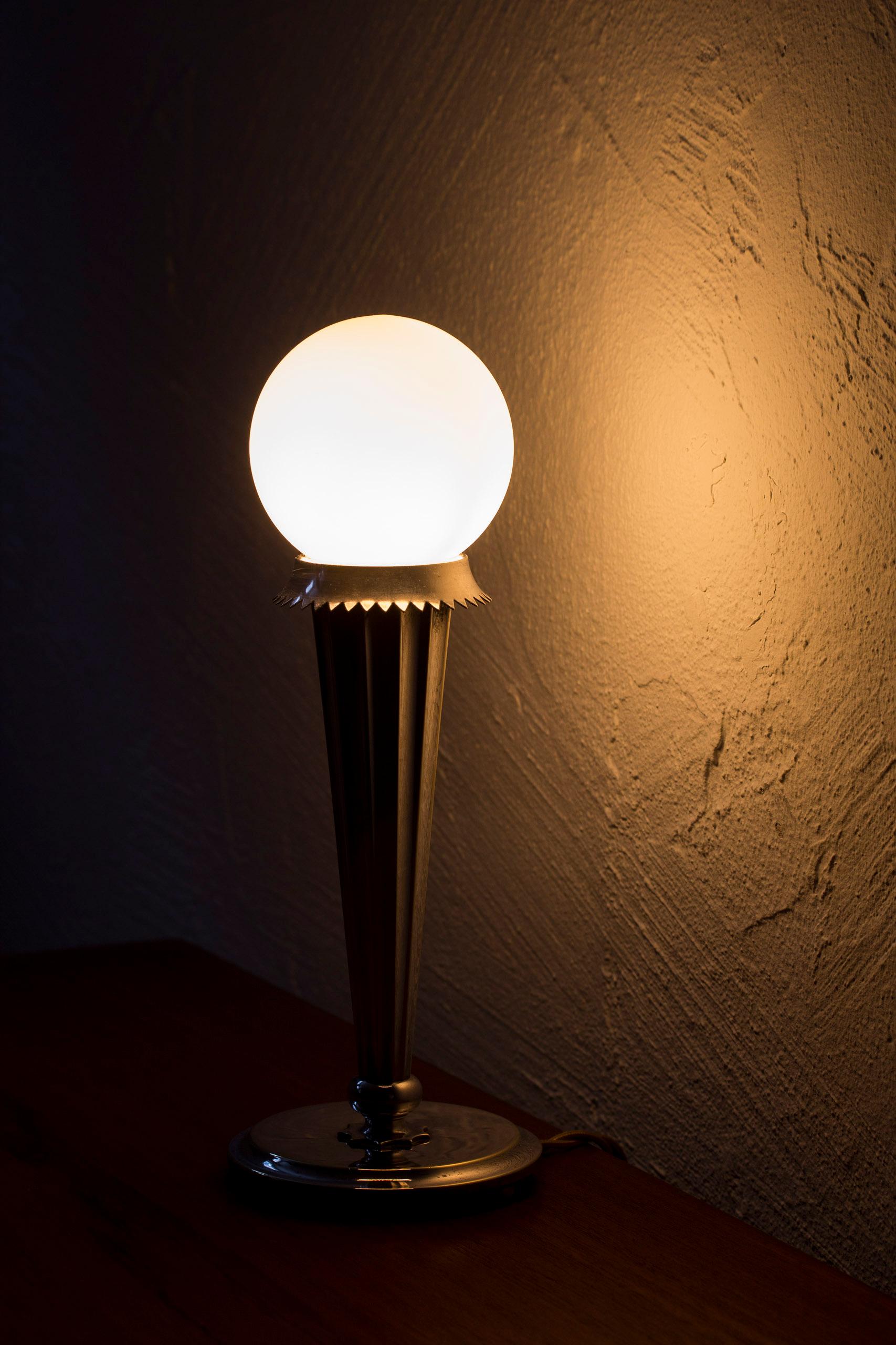 Swedish Grace Table Lamp 6853 by Harald Elof Notini for Böhlmarks, Sweden 1920s For Sale 1