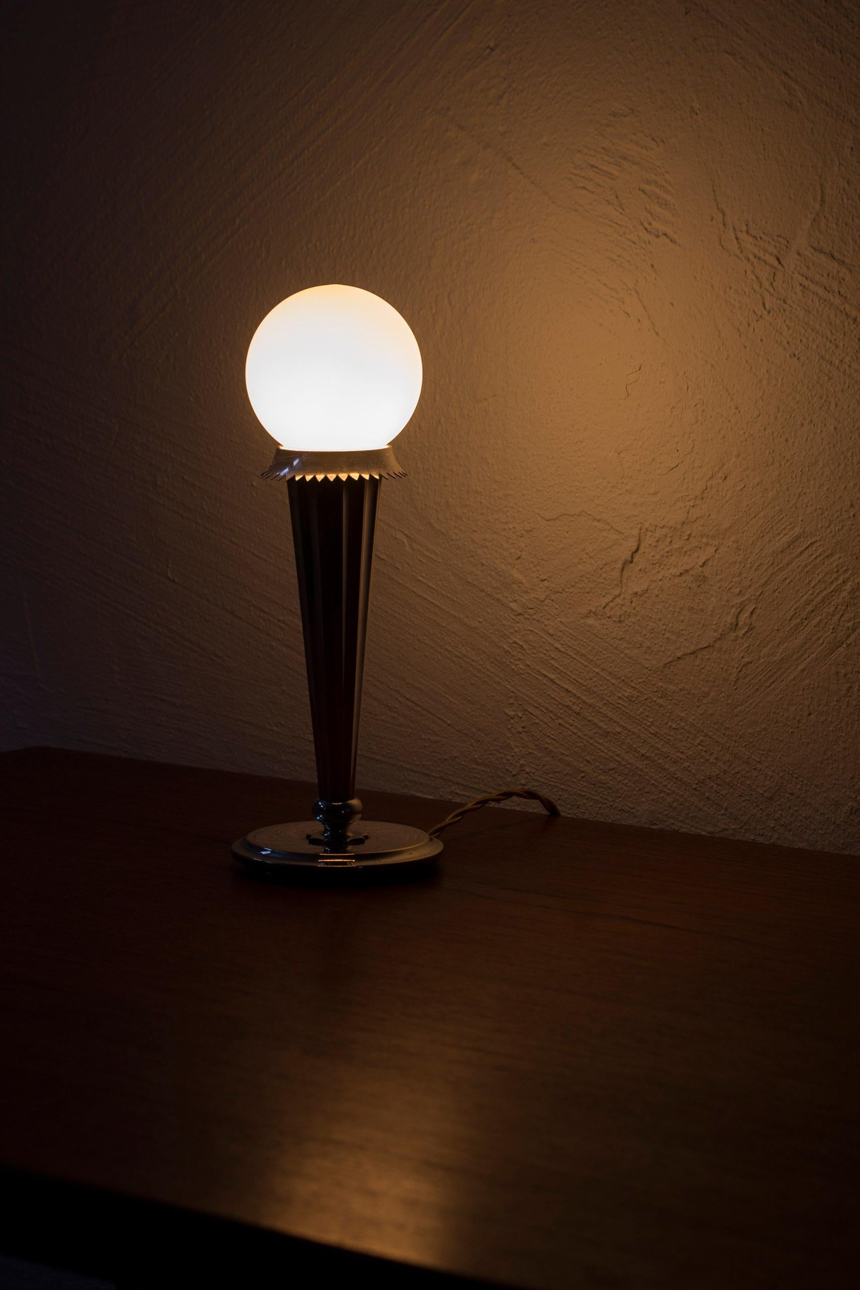 Lampe de table Grace 6853 de Harald Elof Notini pour Böhlmarks, Suède années 1920 en vente 1