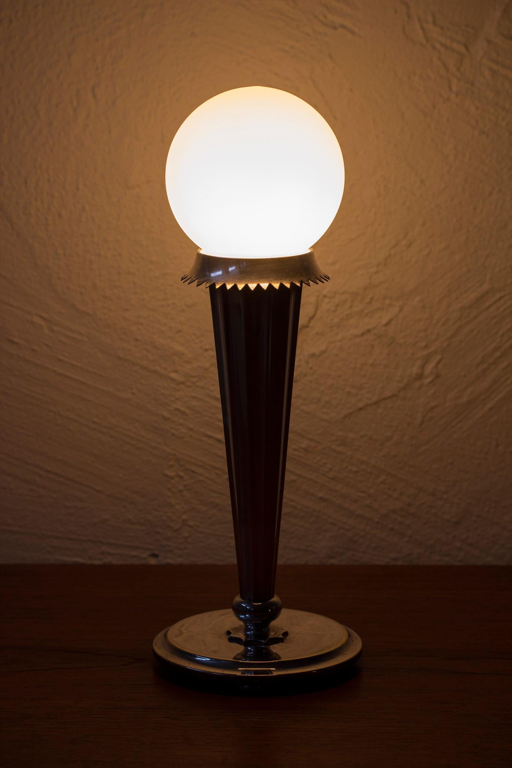 Swedish Grace Table Lamp 6853 by Harald Elof Notini for Böhlmarks, Sweden 1920s For Sale 3