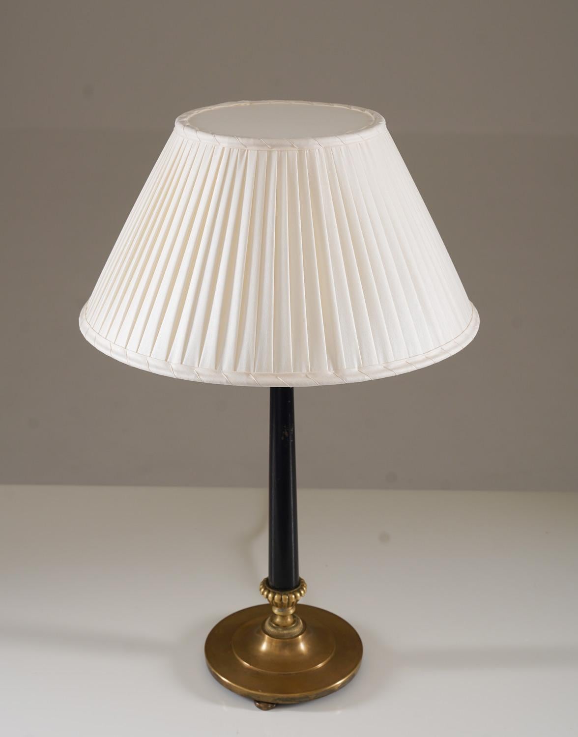 Lámpara de mesa Swedish Grace de Nordiska Kompaniet Escandinavo moderno en venta