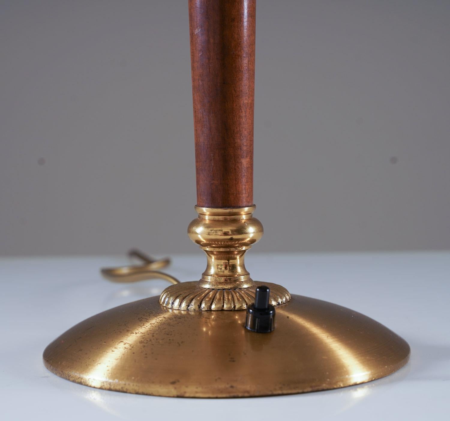 Swedish Grace Table Lamp in Brass by Nordiska Kompaniet In Good Condition For Sale In Karlstad, SE