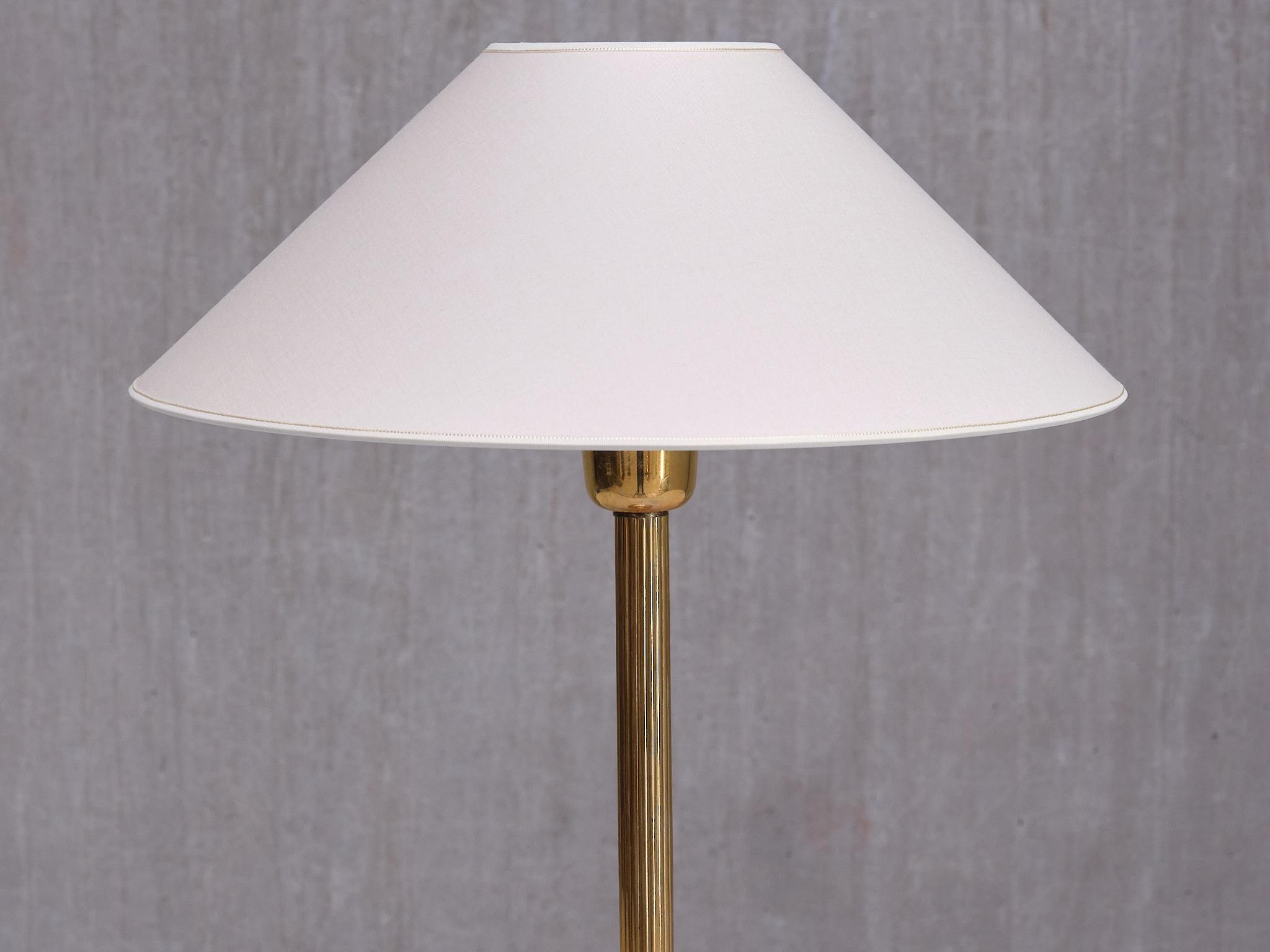 Art déco Lampe de table Grace suédoise en laiton cannelé et cannelé, Suède, années 1930 en vente