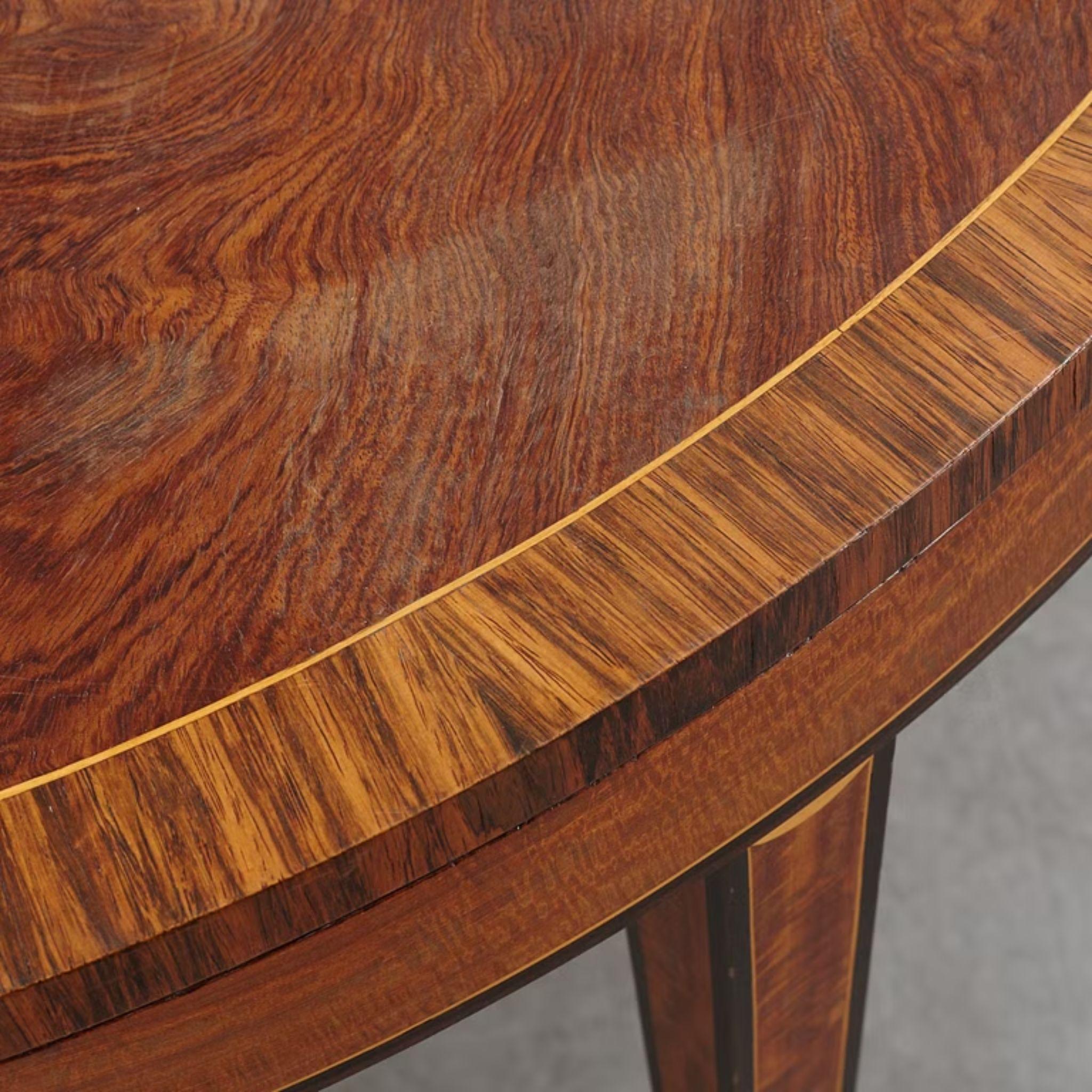 Swedish Grace Veneered Round Dining Table, 1920s to 1930s In Good Condition For Sale In New York, NY