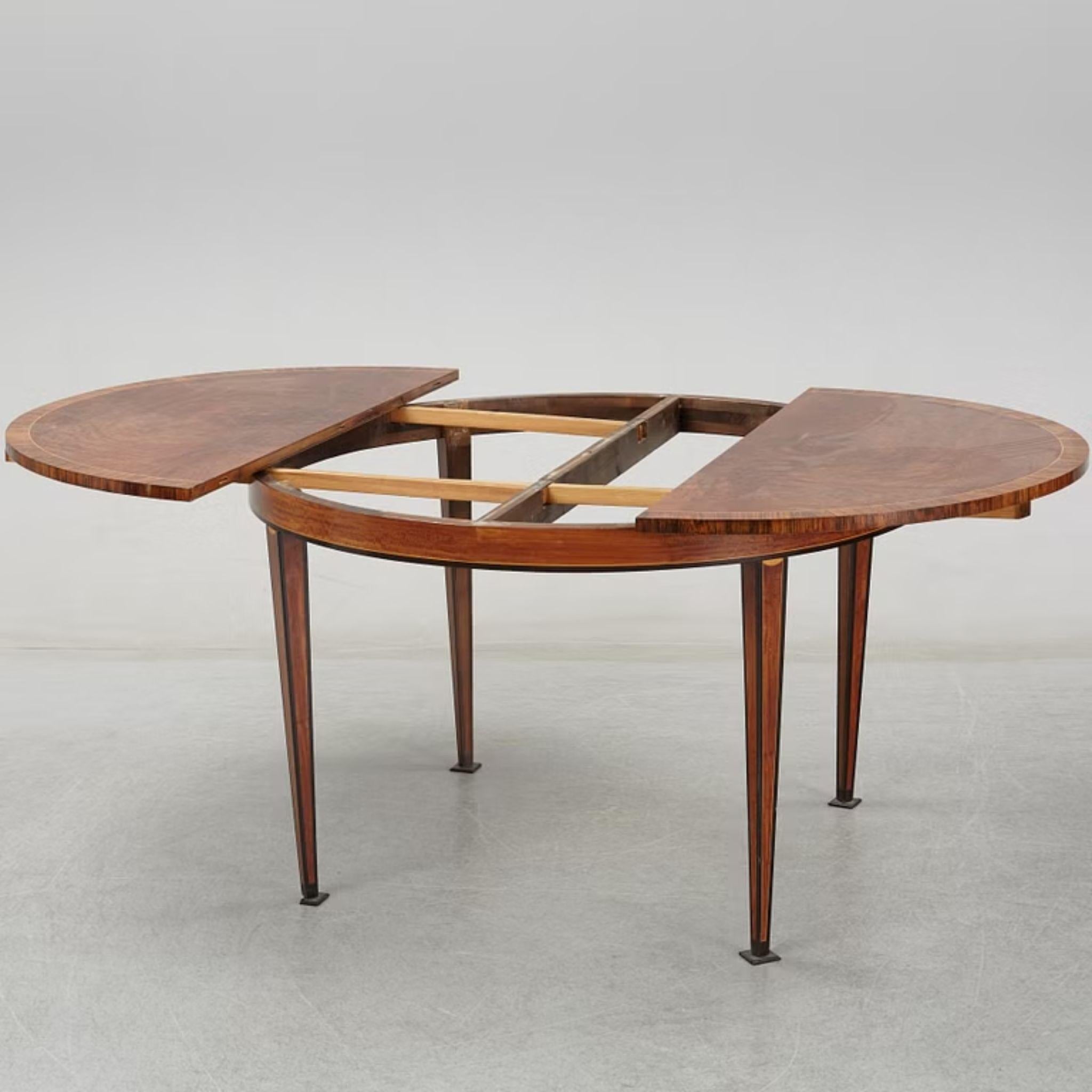 19th Century Swedish Grace Veneered Round Dining Table, 1920s to 1930s For Sale