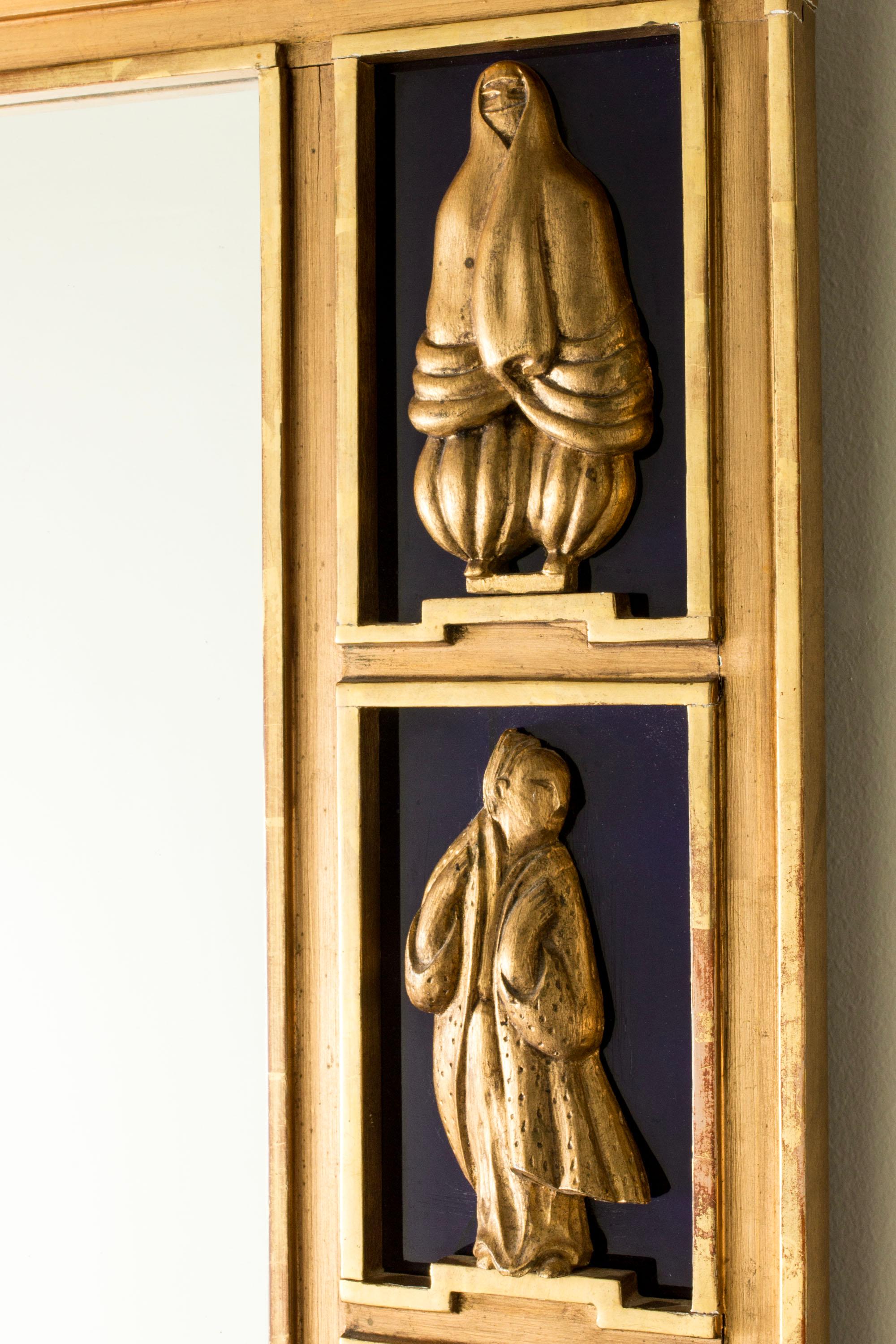 Espejo de pared Grace sueco con figuritas, Suecia, años 20 en Bueno estado para la venta en Stockholm, SE