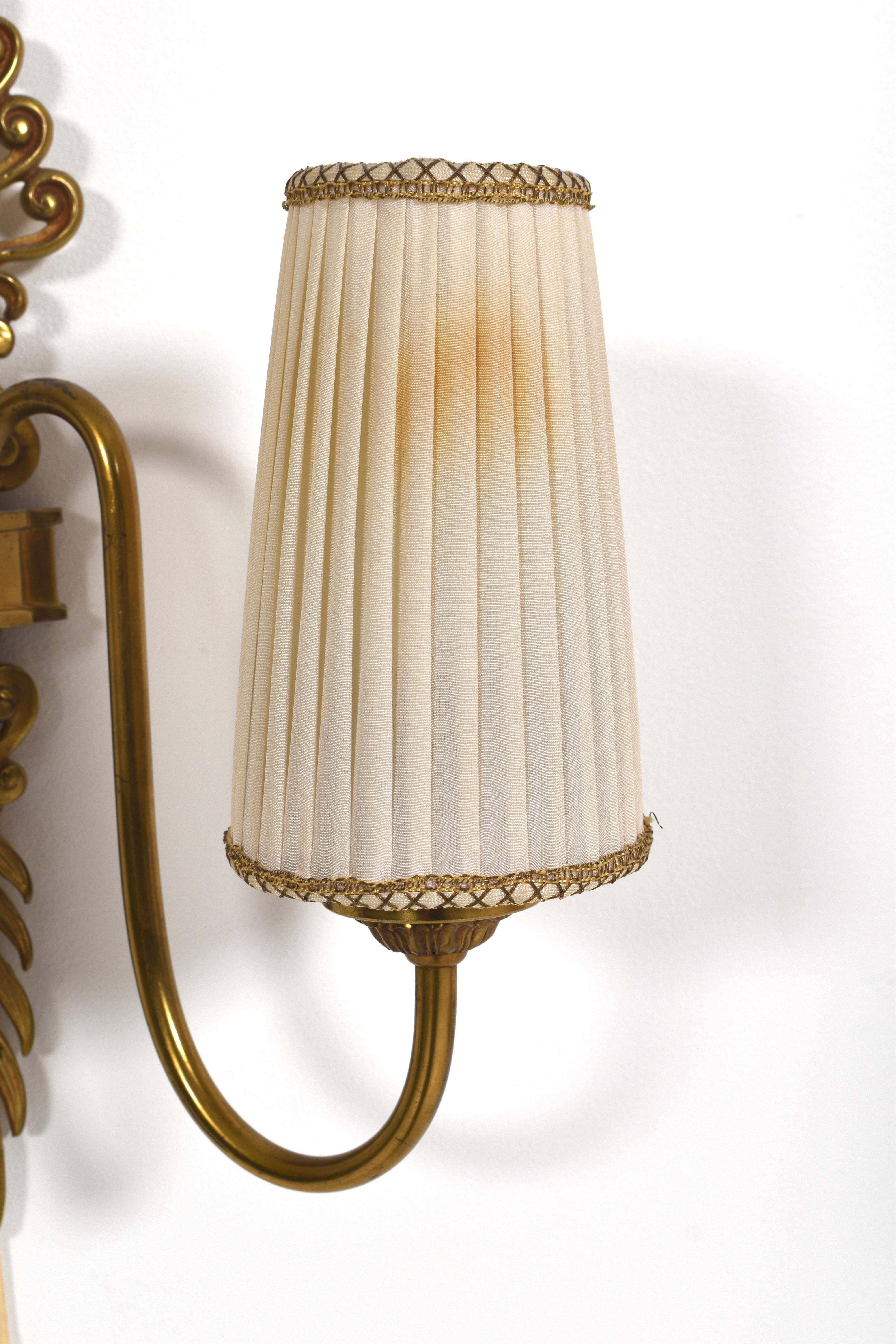 Applique murale Grace suédoise avec cadre en laiton et abat-jour plissé, Suède, années 1940 en vente 1