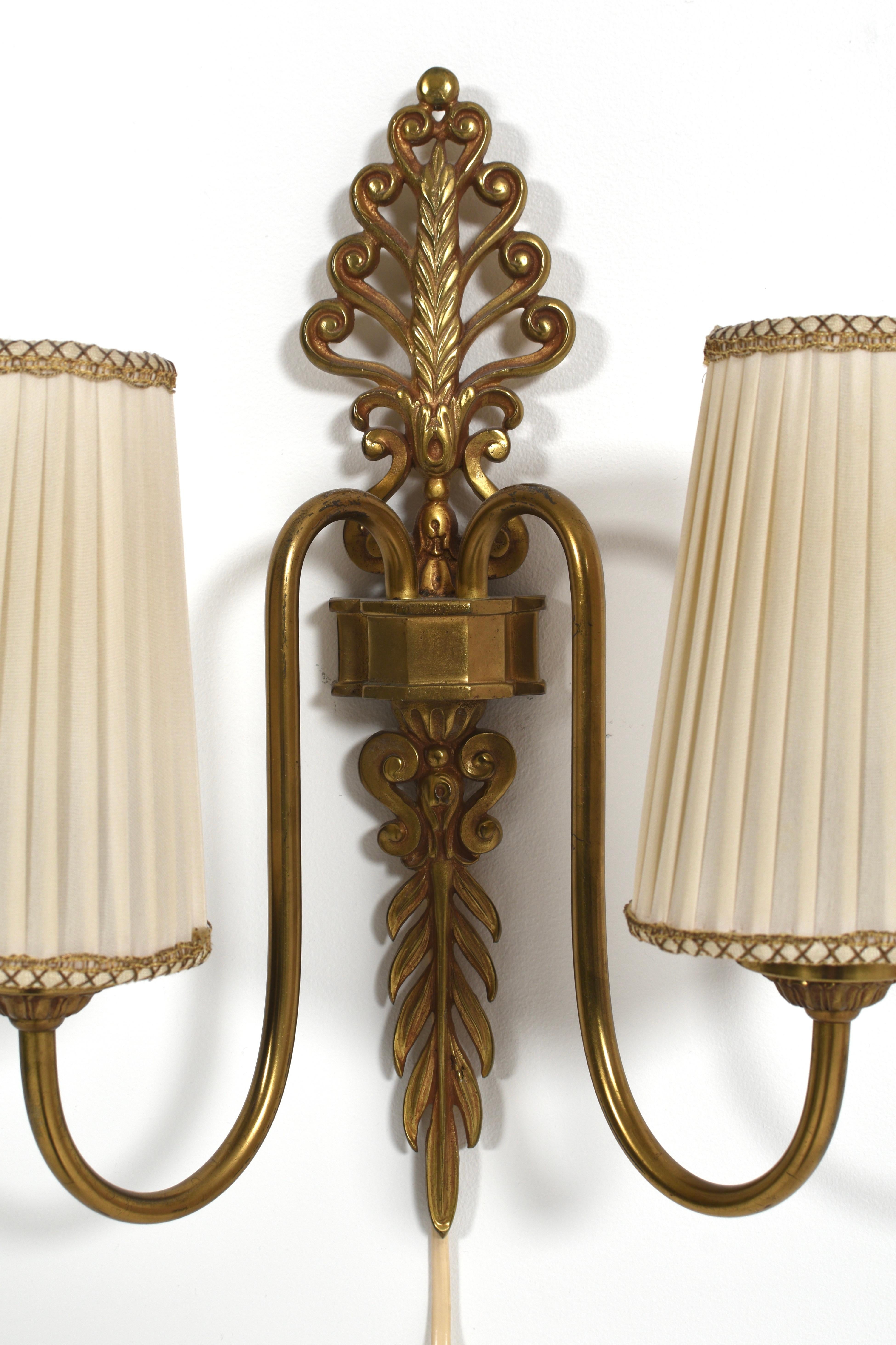 Applique murale Grace suédoise avec cadre en laiton et abat-jour plissé, Suède, années 1940 en vente 2