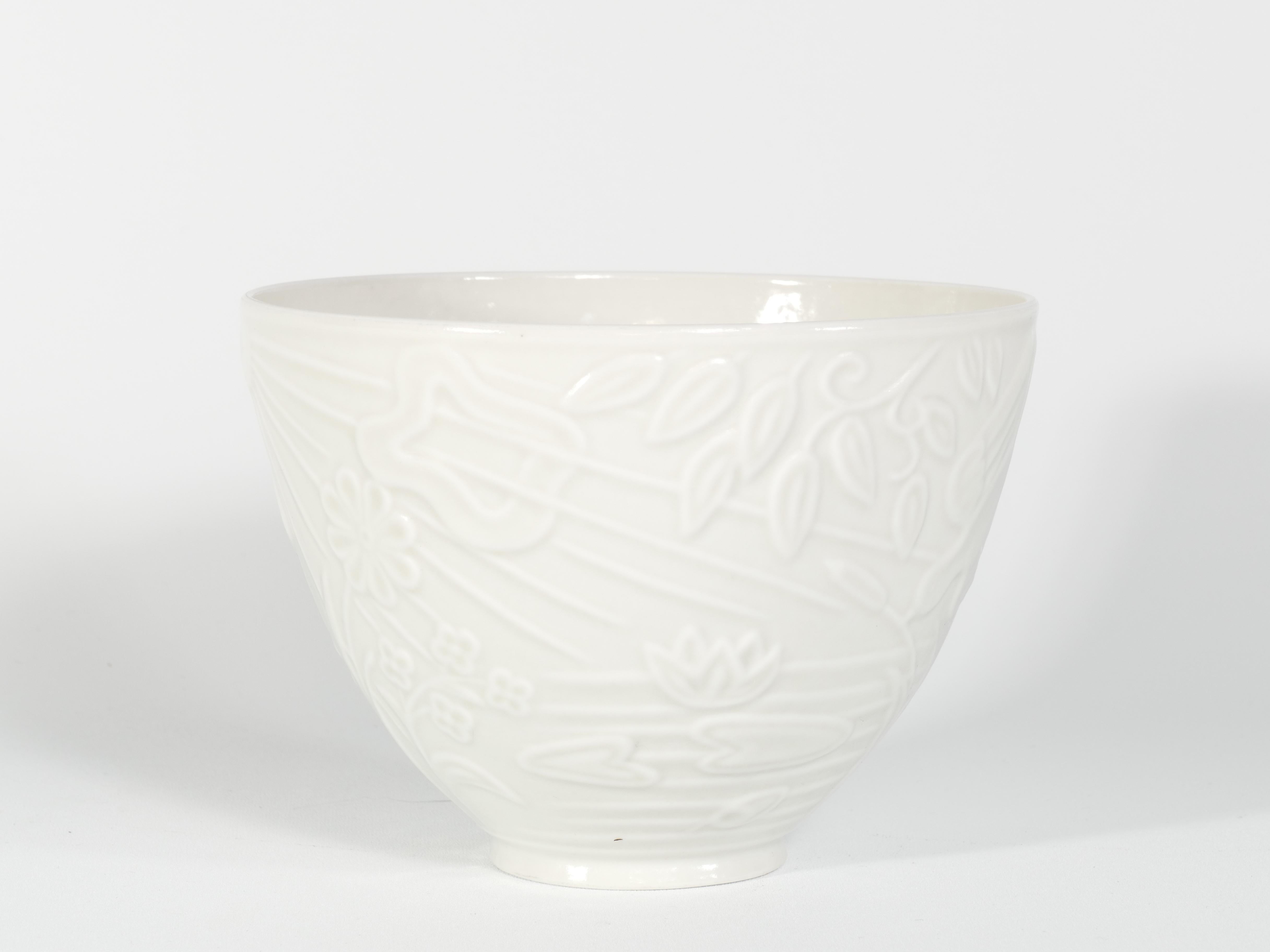 Art Deco Swedish Grace White Porcelain Flower Motif  Bowl by Gunnar Nylund , ALP, 1940's For Sale