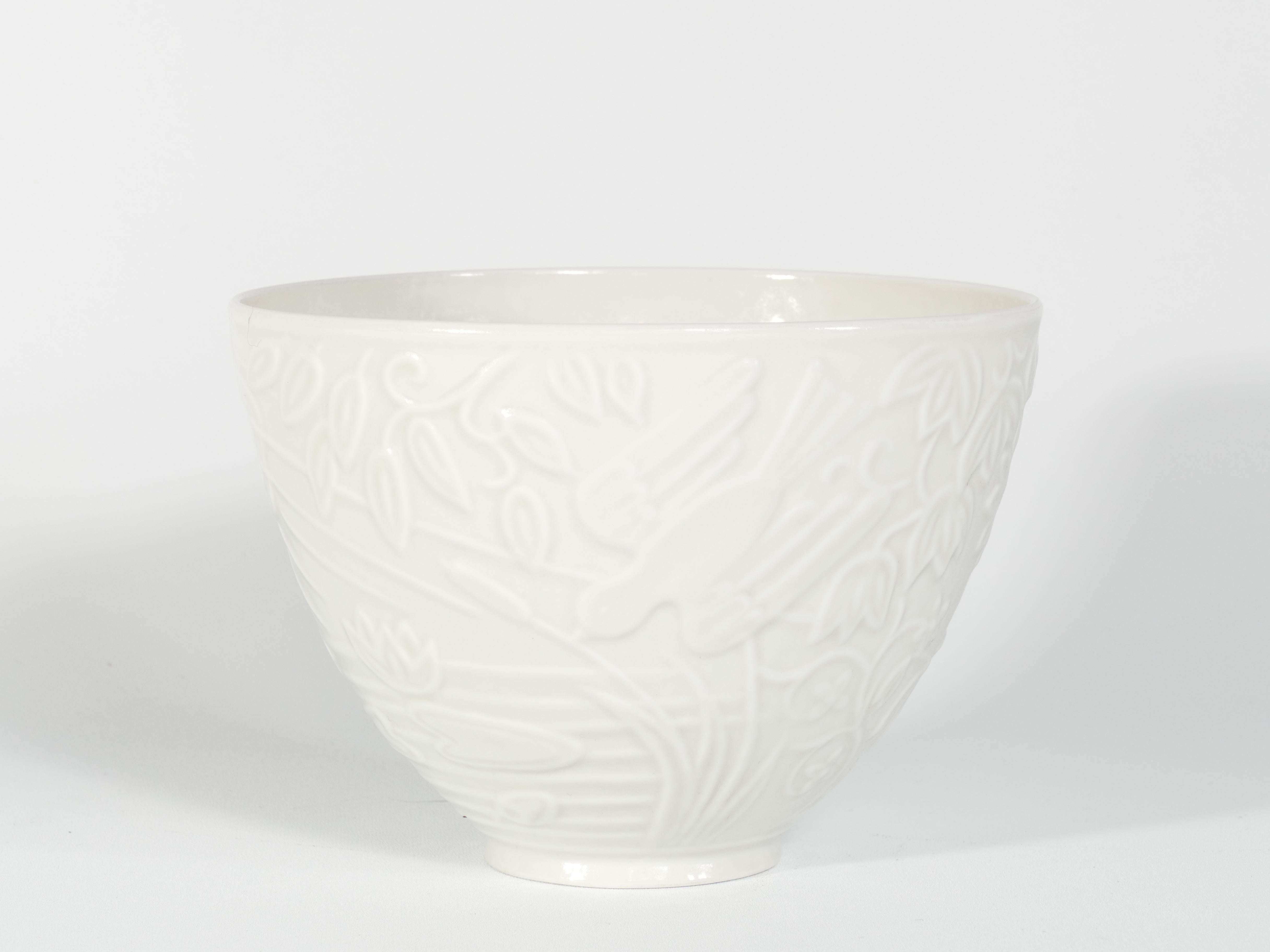 Art Deco Swedish Grace White Porcelain Flower Motif  Bowl by Gunnar Nylund , ALP, 1940's For Sale