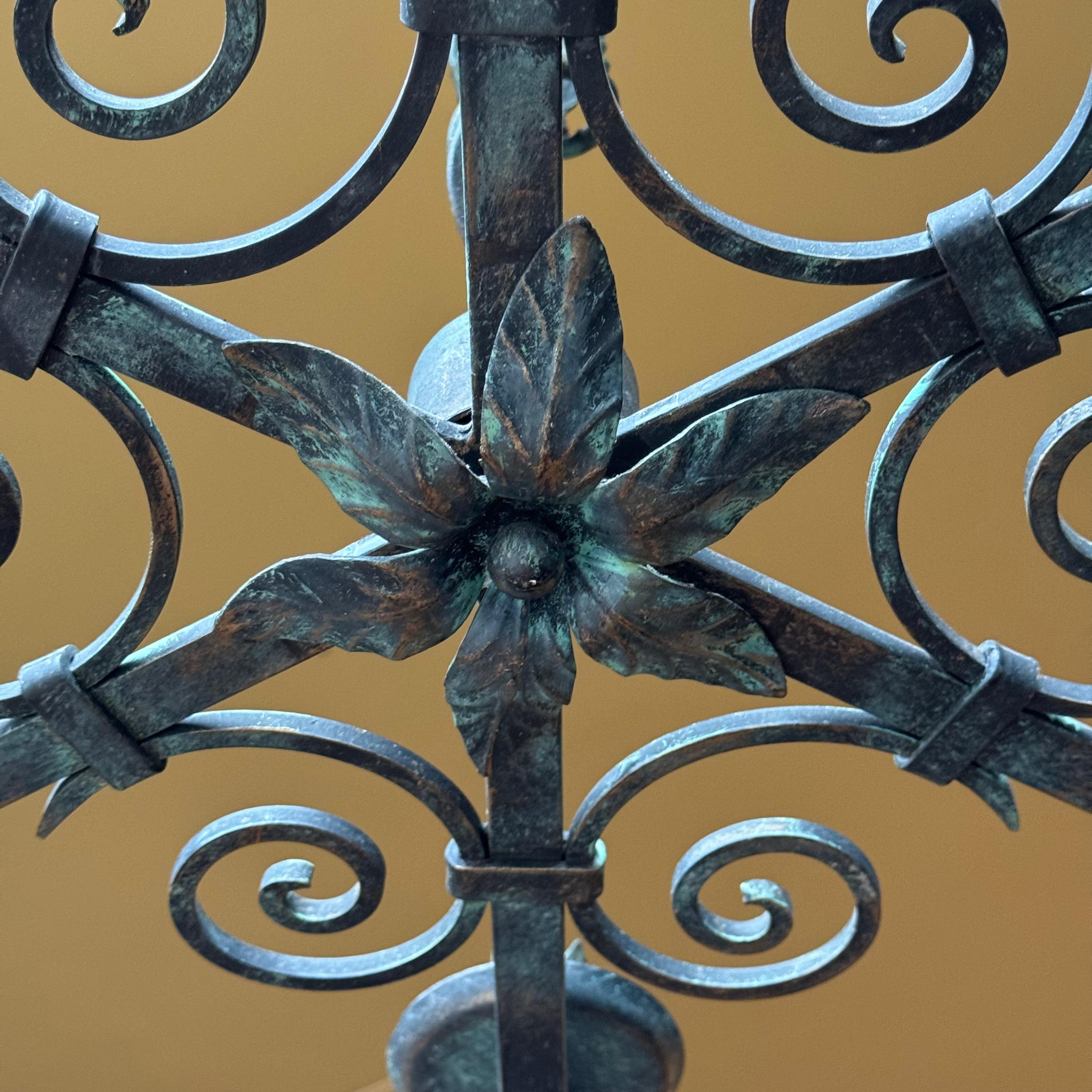Lampadario in ferro battuto 