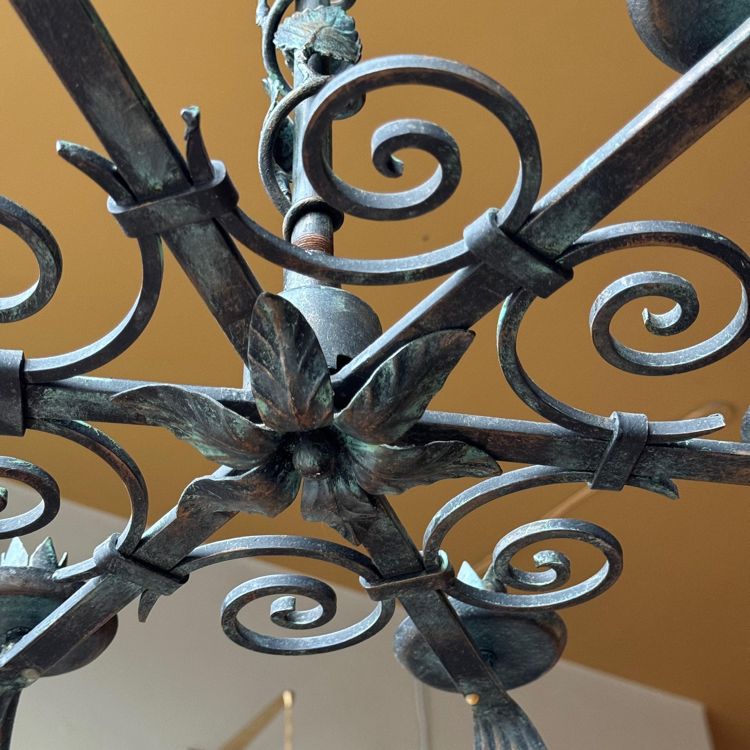 Lampadario in ferro battuto 