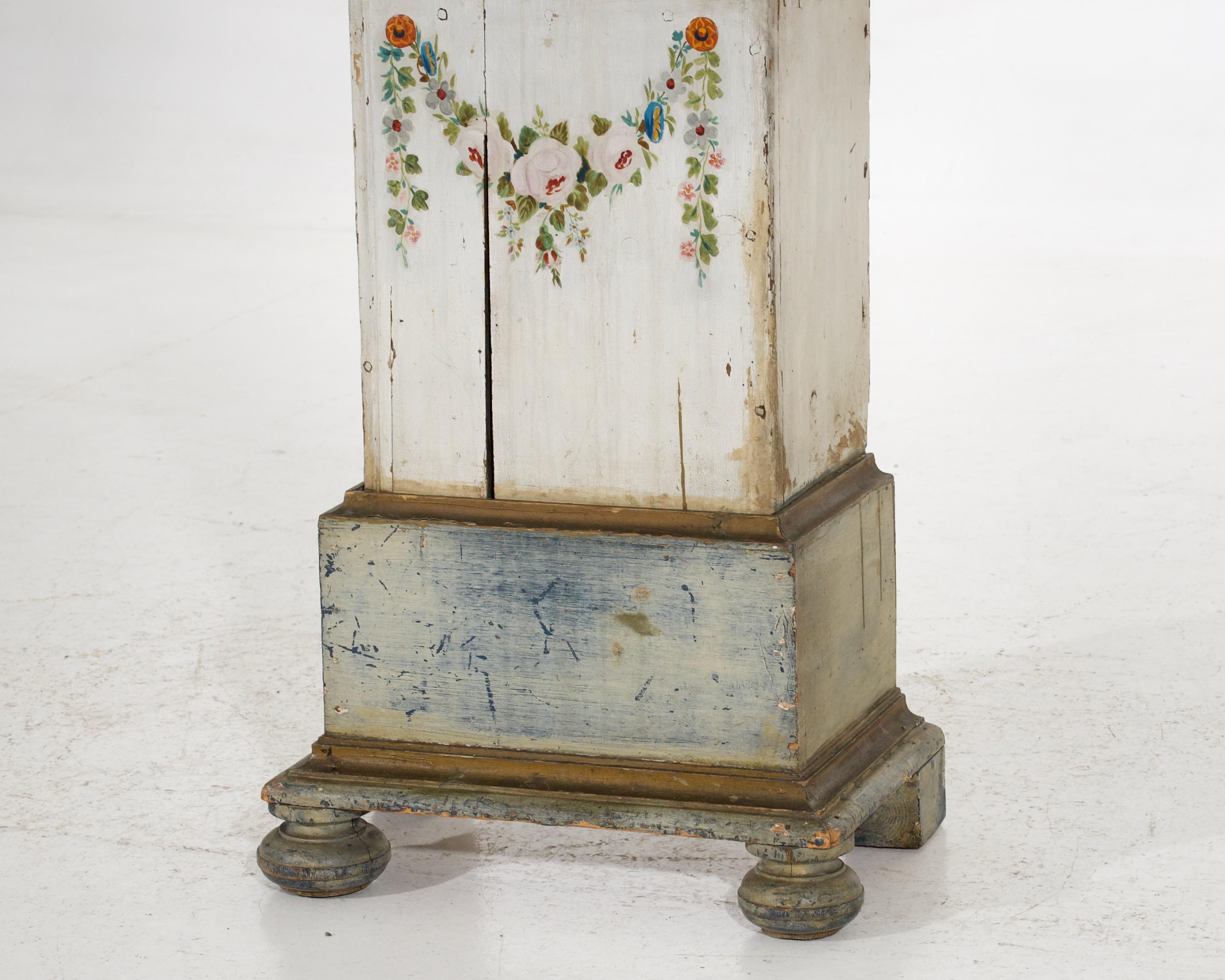 This authentic Swedish grandfather clock, from circa 1790, features its original paint and beautiful floral ornamentation.
