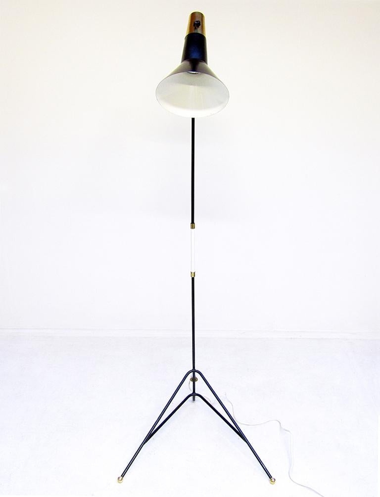 Swedish Grasshopper Lamp by Svend Aage Holm Sørensen In Good Condition For Sale In Shepperton, Surrey
