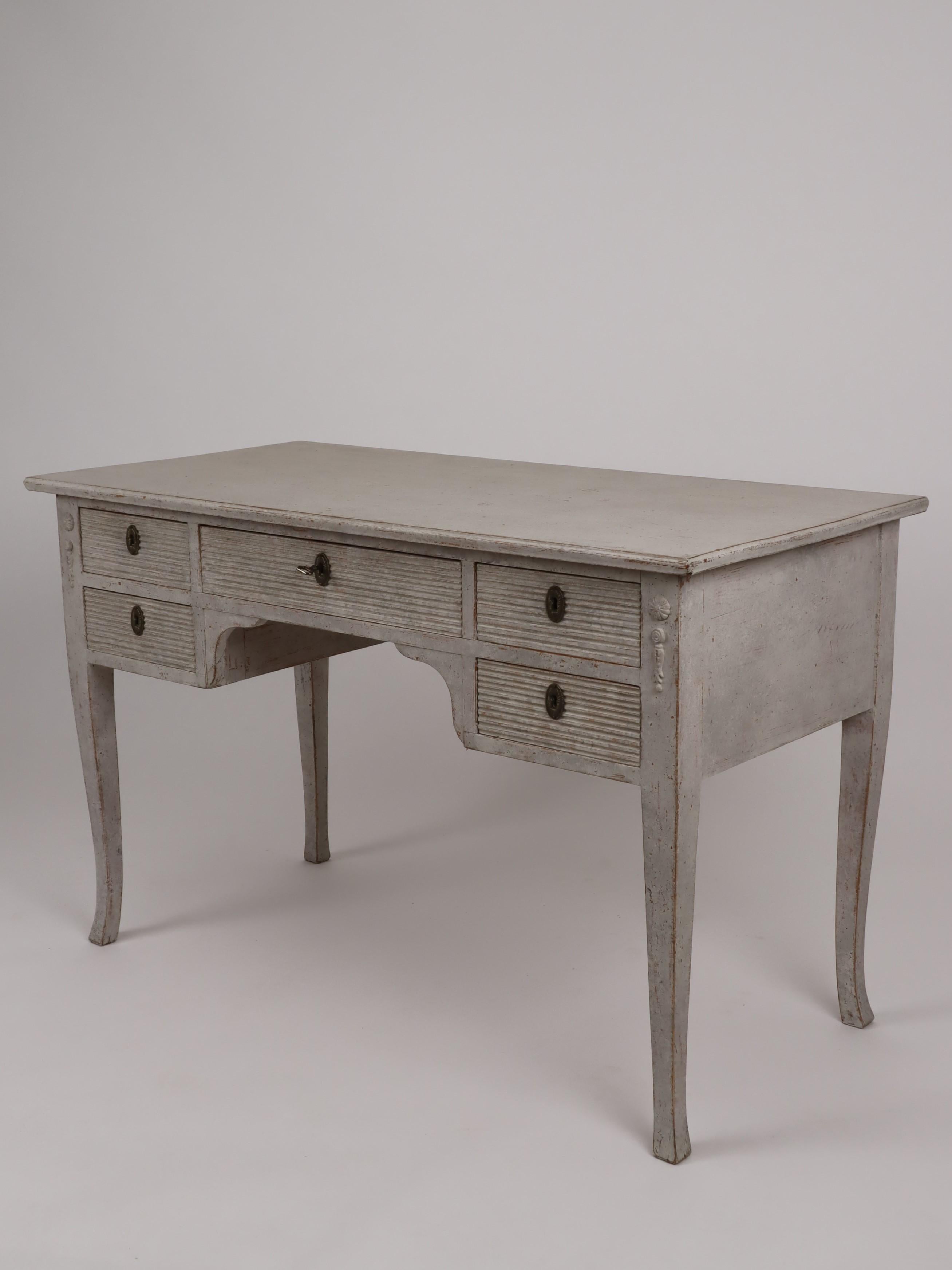 Swedish Gray Cream Painted Desk with Five Carved Reeded Drawers, 20th Century For Sale 5