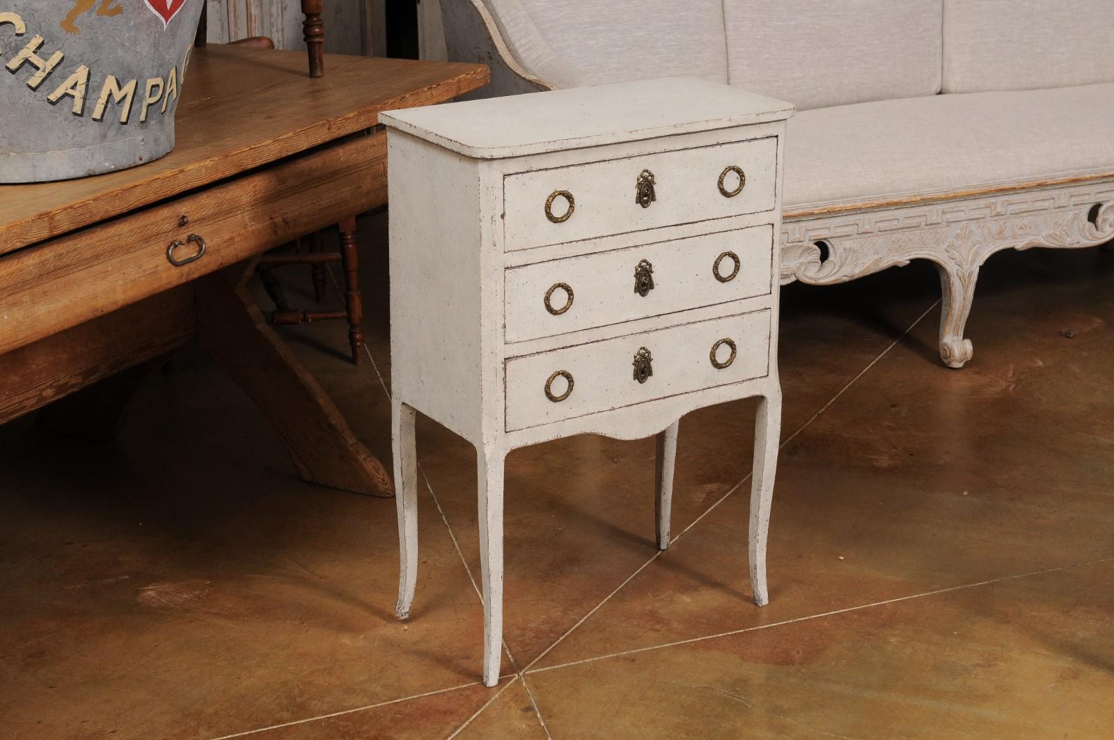 Swedish Gray Painted Bedside Tables with Three Drawers and Cabriole Legs, a Pair 4