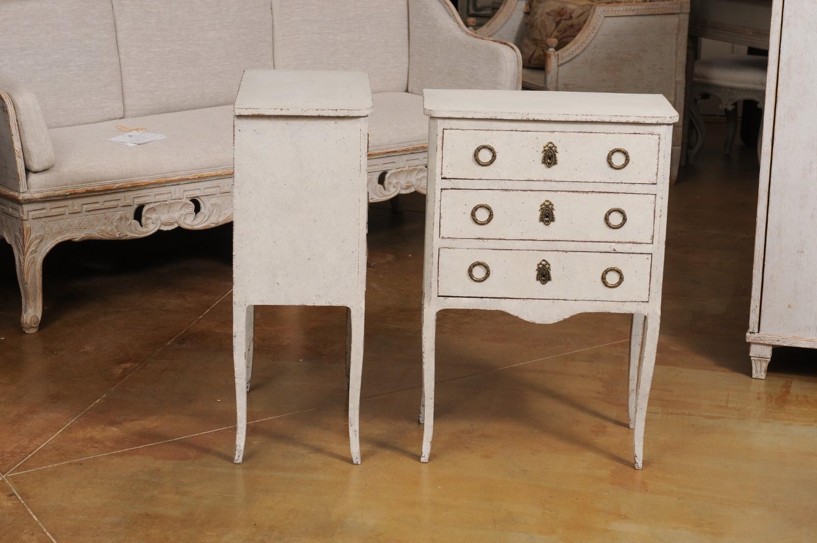 Swedish Gray Painted Bedside Tables with Three Drawers and Cabriole Legs, a Pair 7