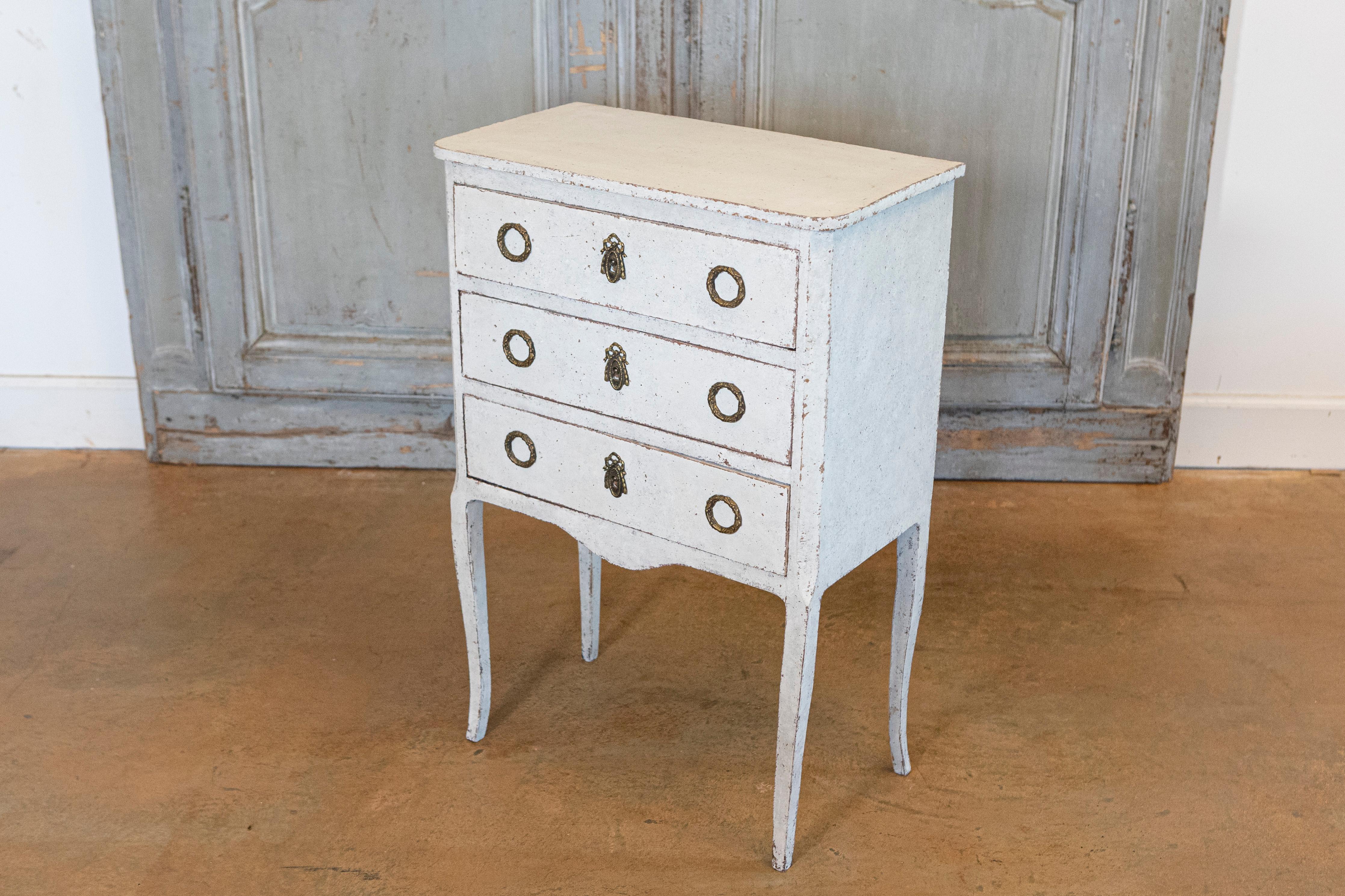 Swedish Gray Painted Bedside Tables with Three Drawers and Cabriole Legs, a Pair In Good Condition For Sale In Atlanta, GA
