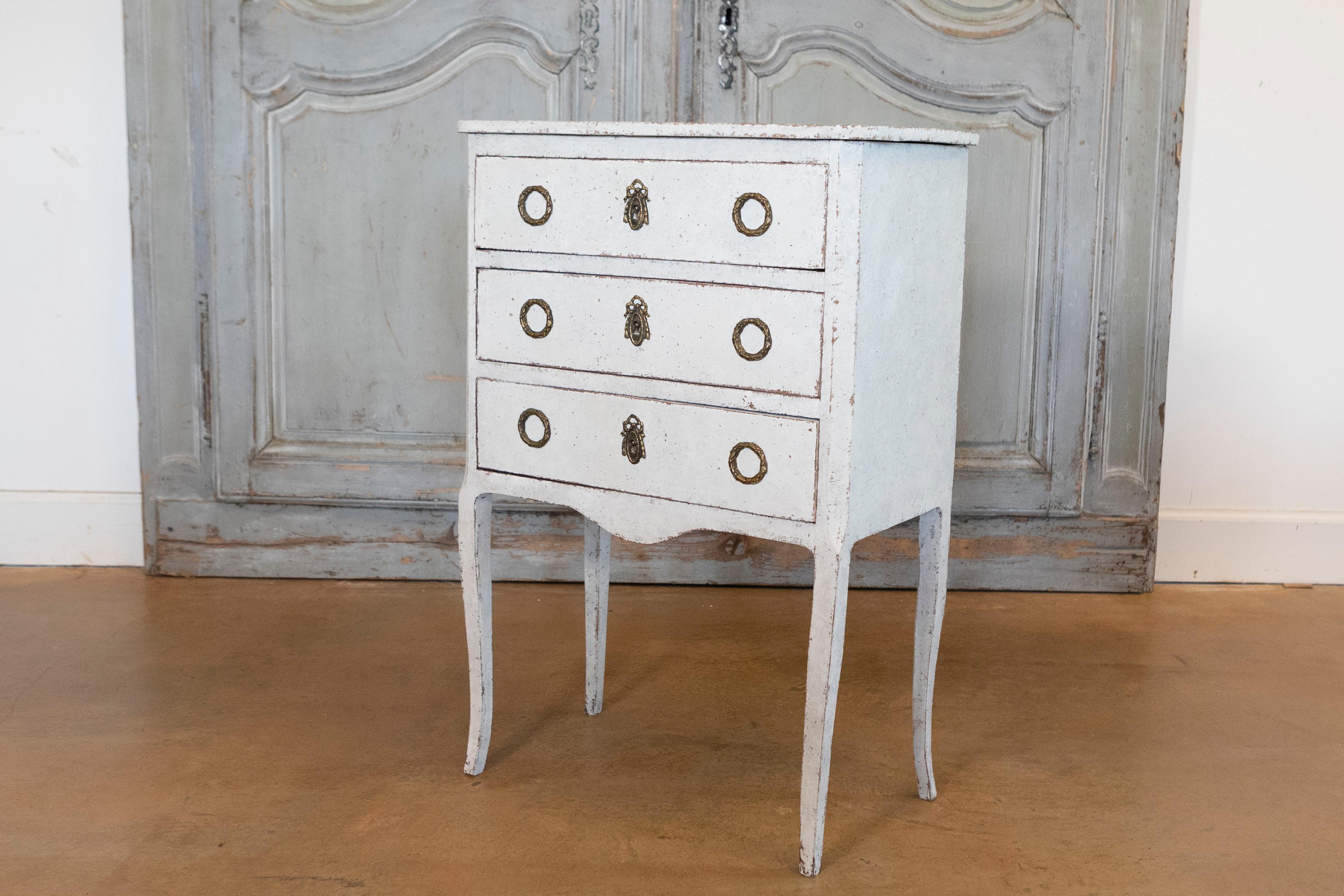 20th Century Swedish Gray Painted Bedside Tables with Three Drawers and Cabriole Legs, a Pair For Sale