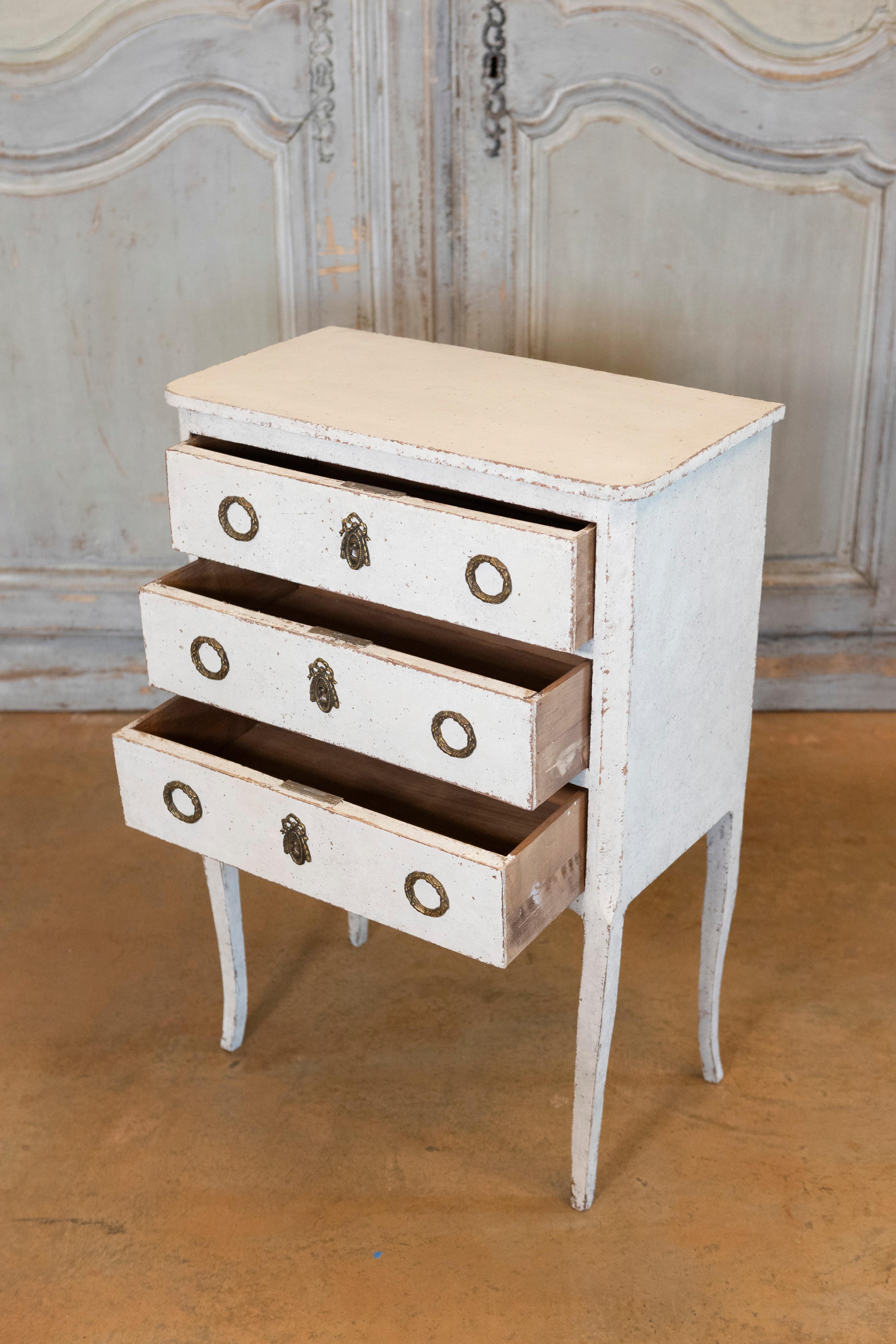Wood Swedish Gray Painted Bedside Tables with Three Drawers and Cabriole Legs, a Pair For Sale