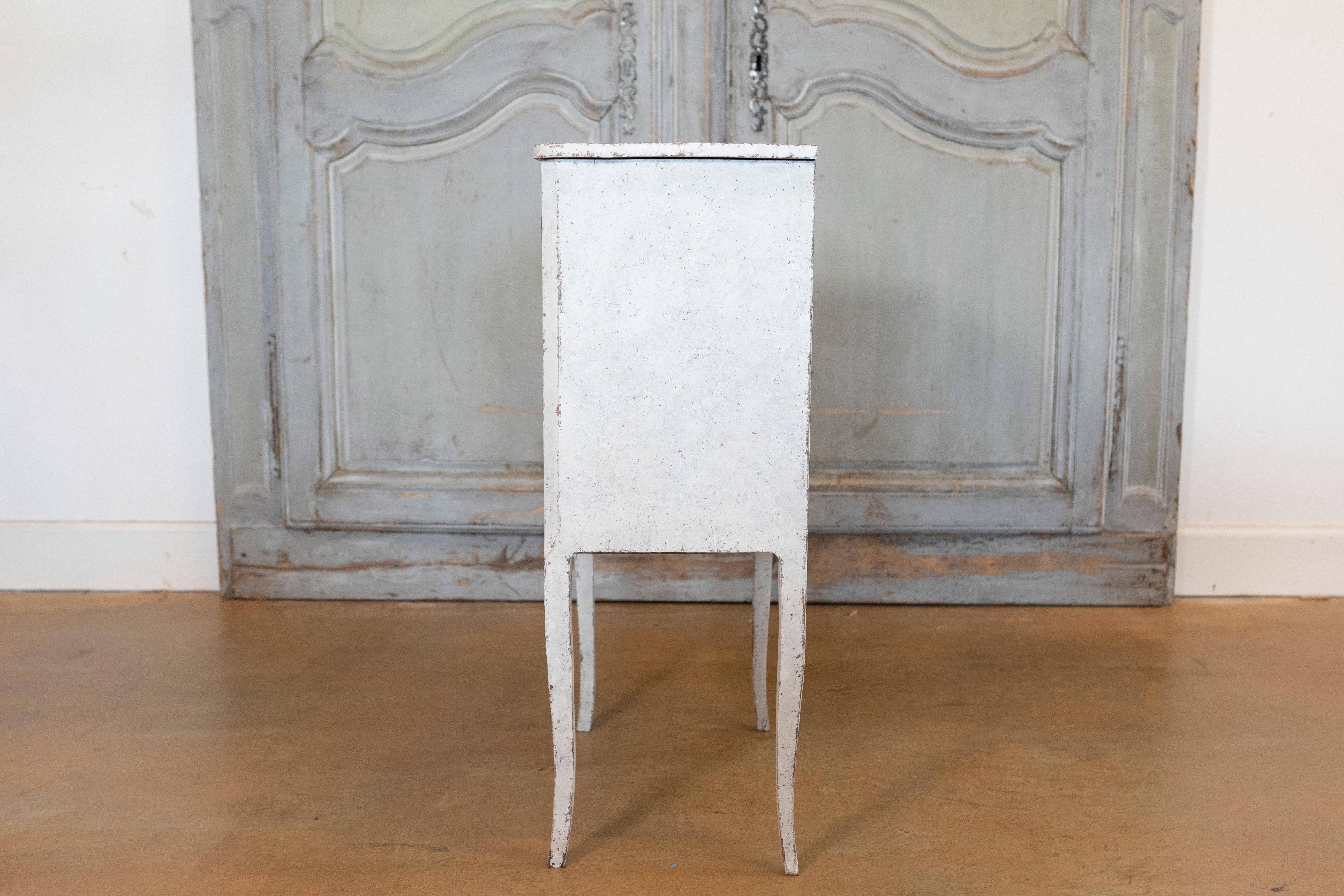 Swedish Gray Painted Bedside Tables with Three Drawers and Cabriole Legs, a Pair 2