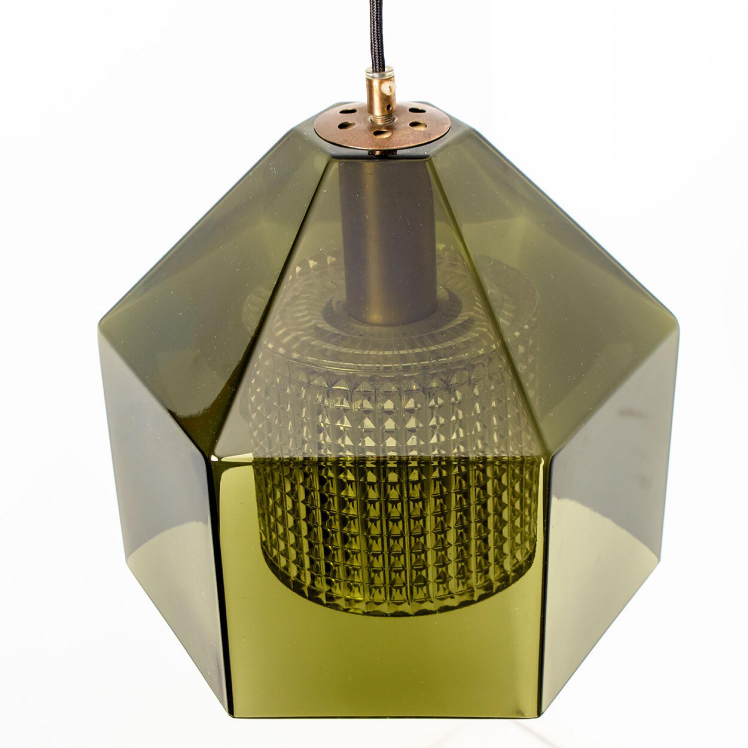 Lampe à suspension suédoise en verre teinté vert et laiton de Carl Fagerlund pour Orrefors en vente 3