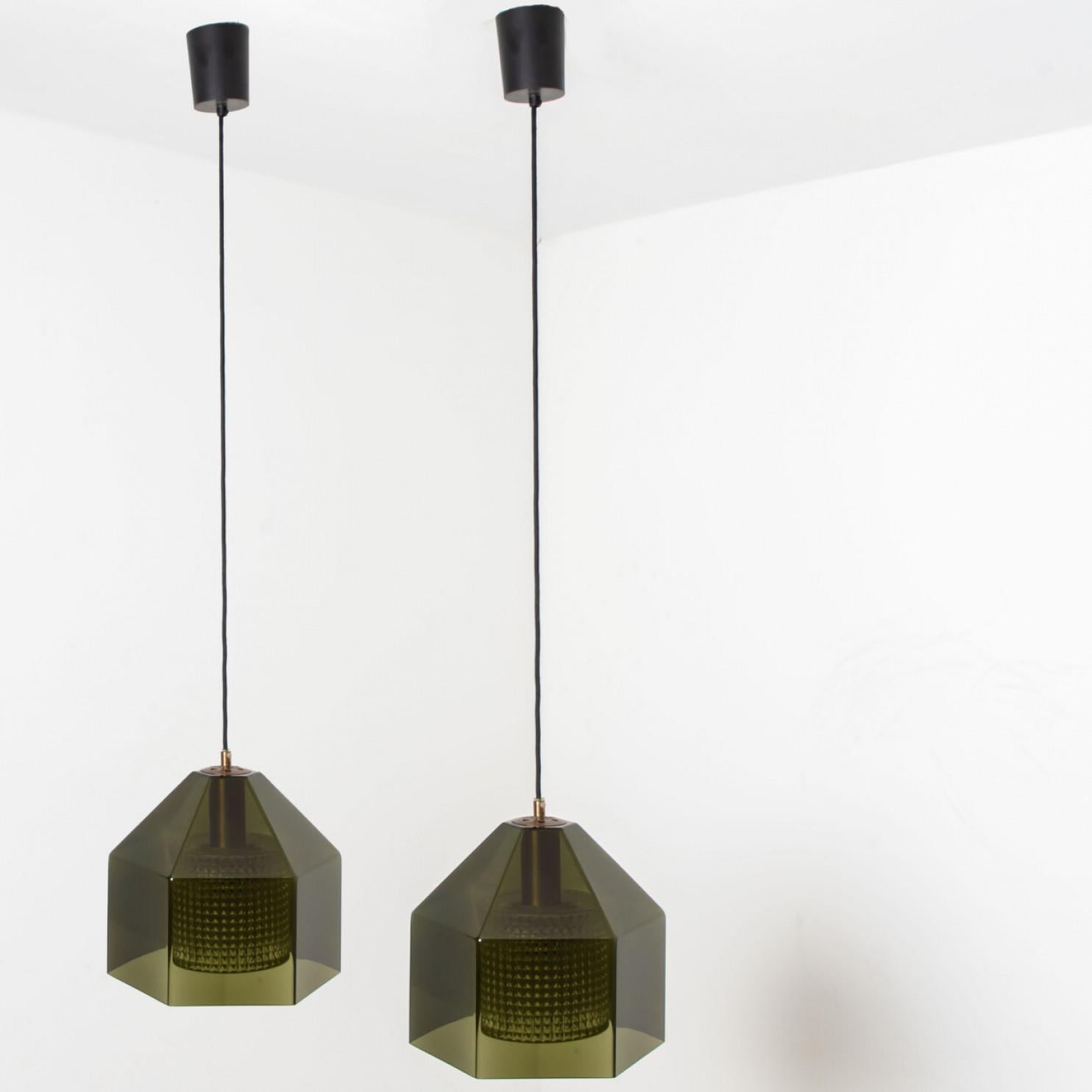 Swedish Green Tinted Glass & Brass Pendant Lamp by Carl Fagerlund for Orrefors In Distressed Condition For Sale In Rijssen, NL