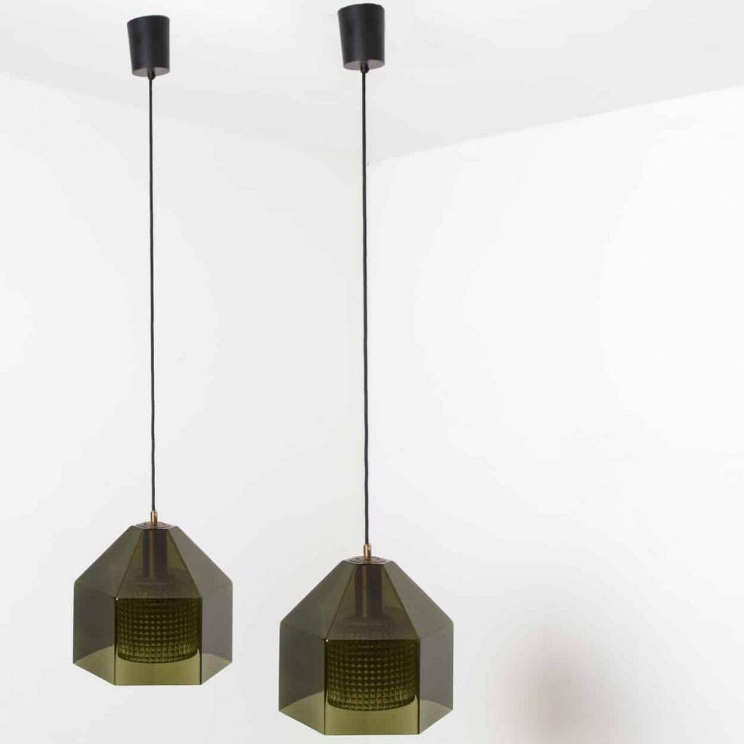 Lámpara colgante de cristal tintado verde sueco y latón de Carl Fagerlund para Orrefors Otro en venta