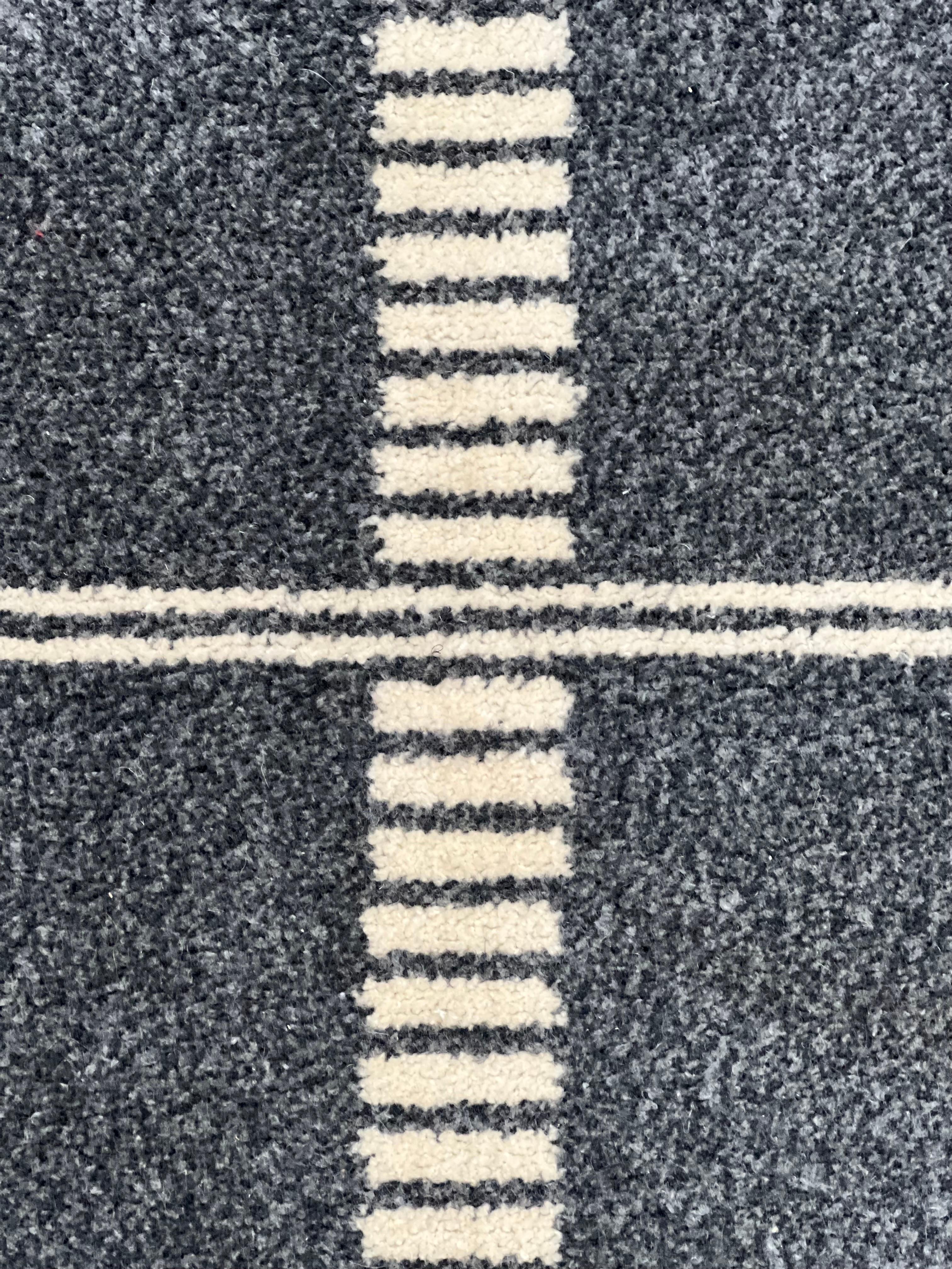 Mid-20th Century Swedish Grey and Creme Rug, Handcrafted, 1950s For Sale