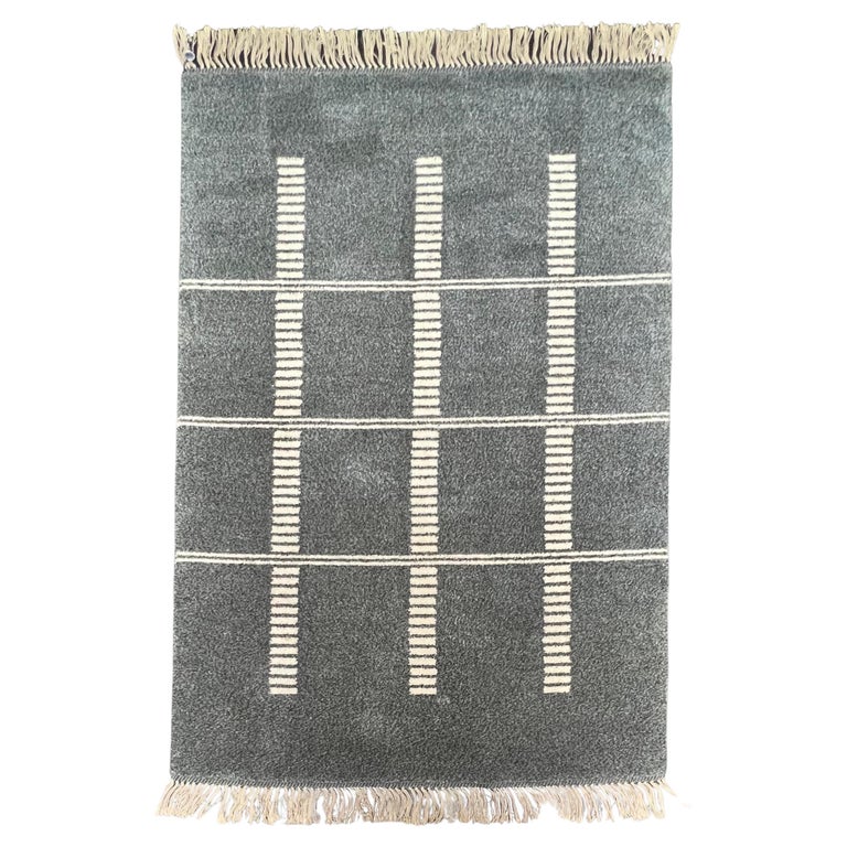Swedish Grey and Creme Rug, Handcrafted, 1950s For Sale at 1stDibs