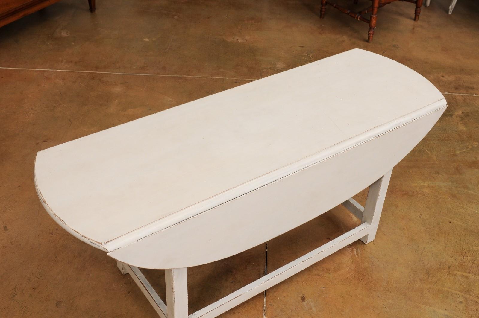 Swedish Grey Painted Oval Top Drop Leaf Coffee Table from the 20th Century For Sale 9