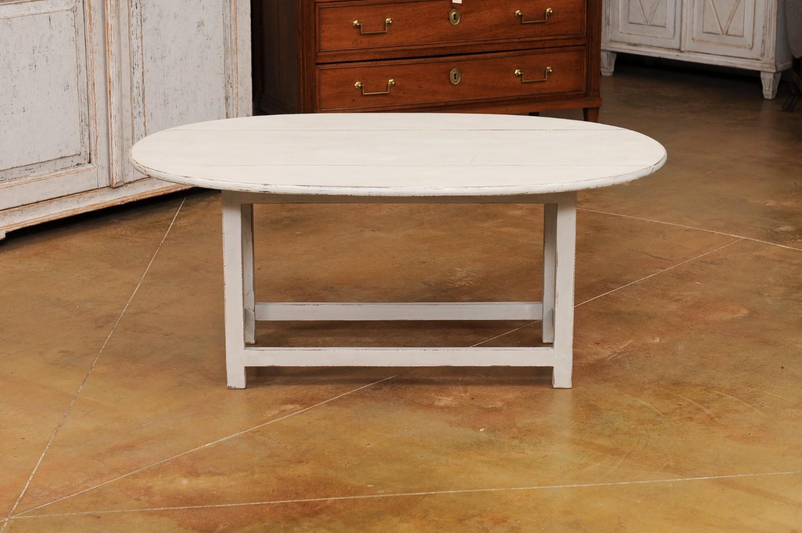 Swedish Grey Painted Oval Top Drop Leaf Coffee Table from the 20th Century For Sale 1